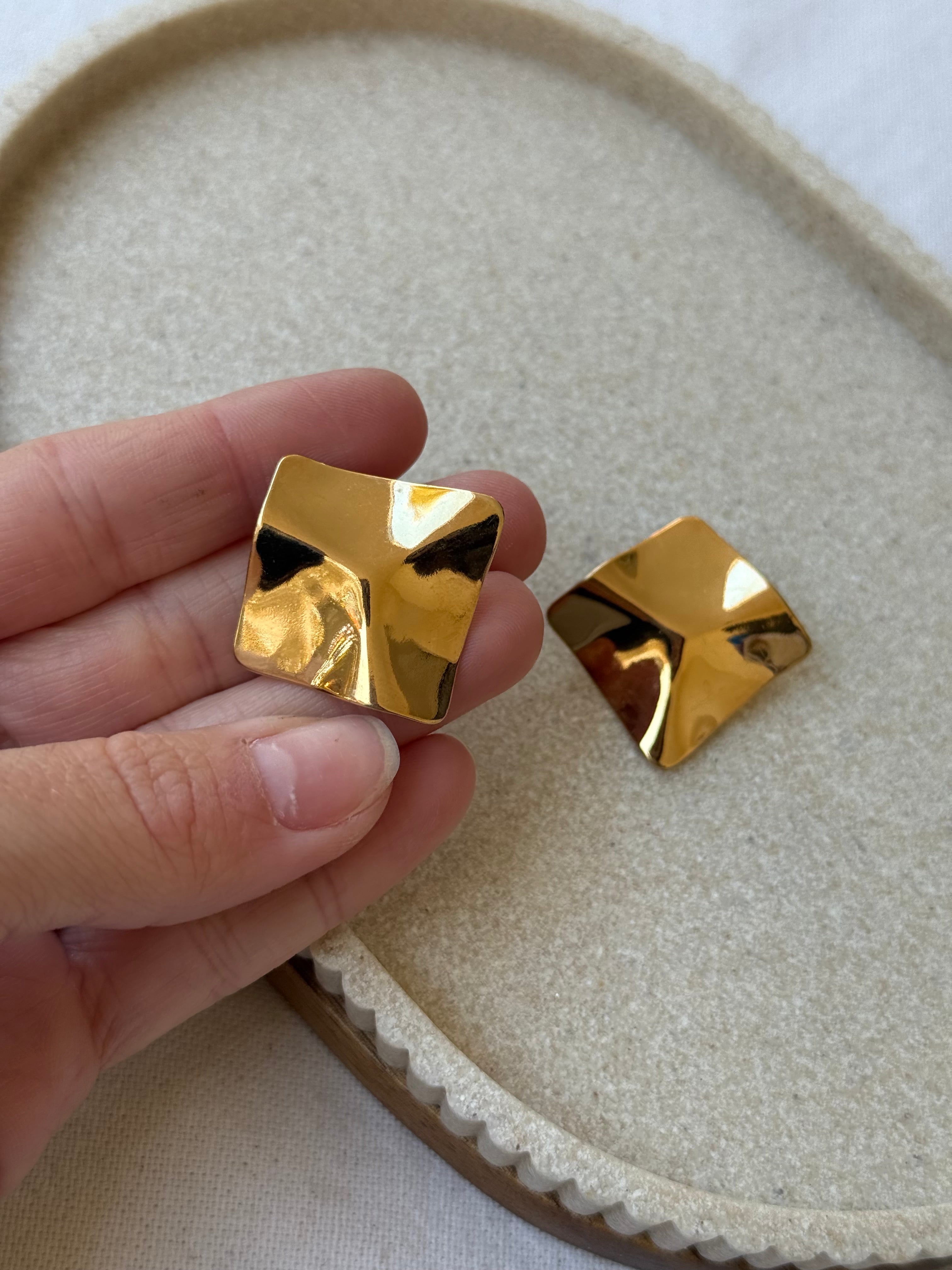Boucles d’oreilles vintage - Carrés dorés sculptés