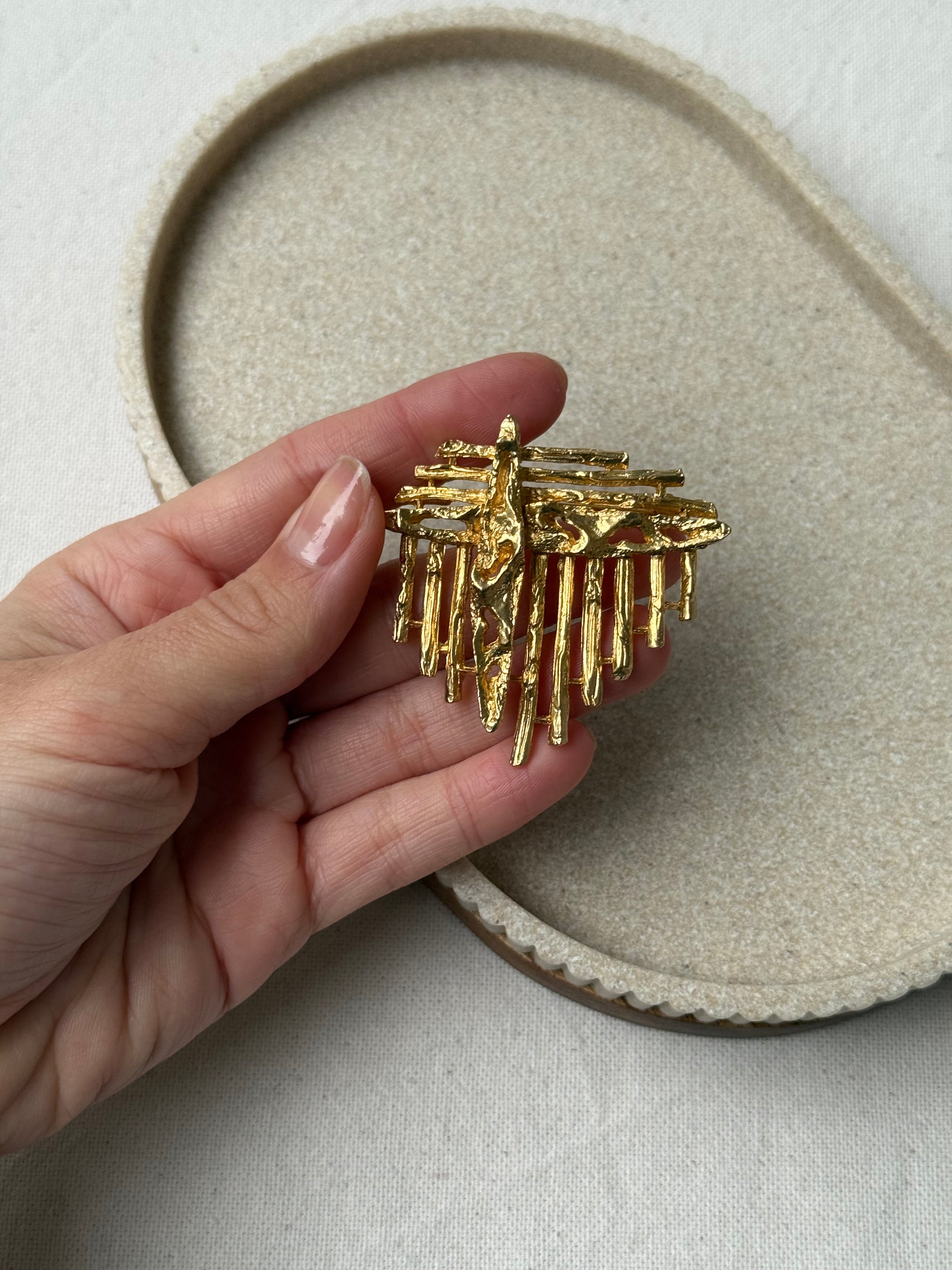 Broche vintage - Métal doré texturé