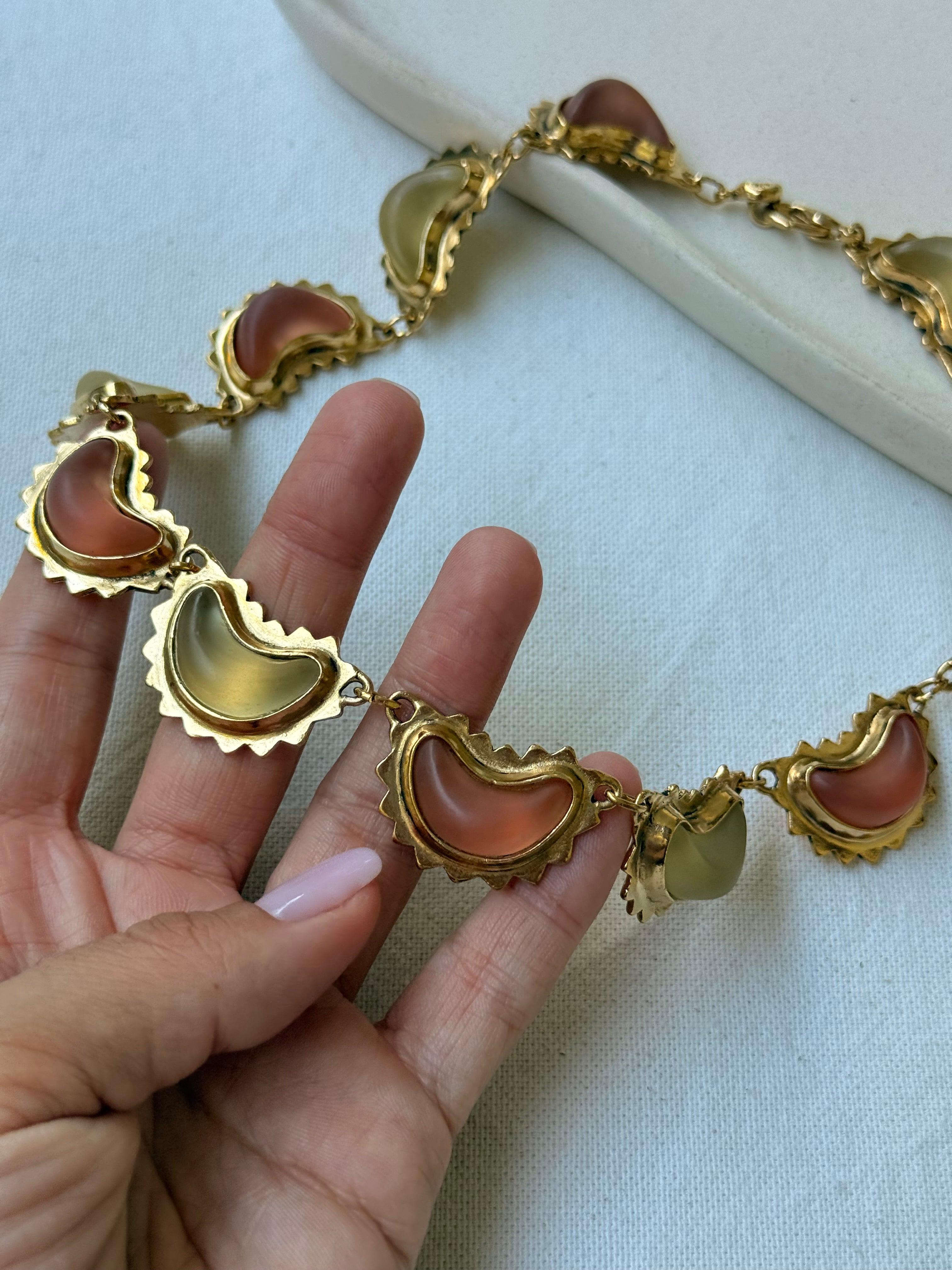 Collier Anica vintage - Cabochons croissants roses et ambrés