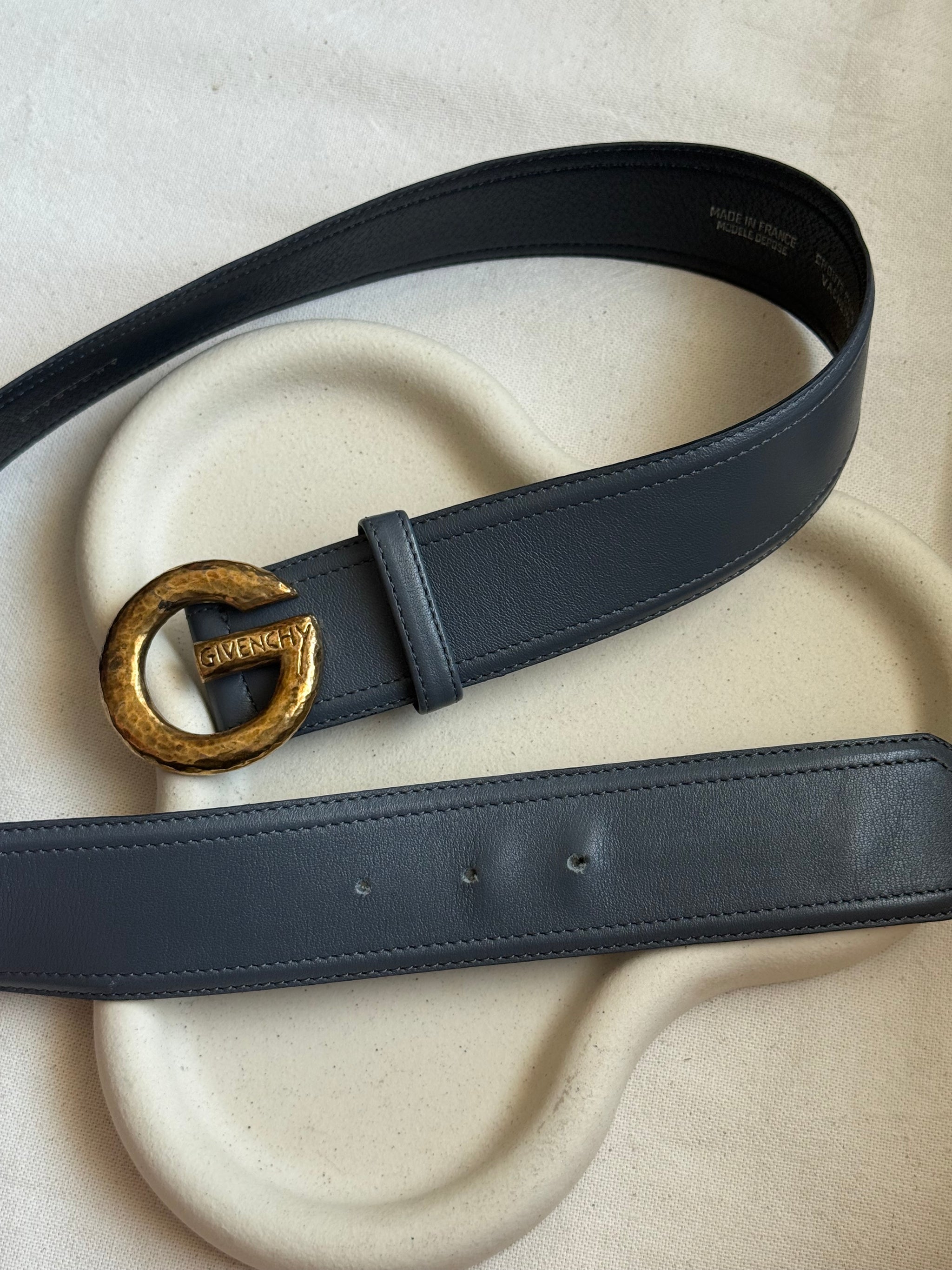 Ceinture Givenchy vintage - Cuir gris et boucle dorée