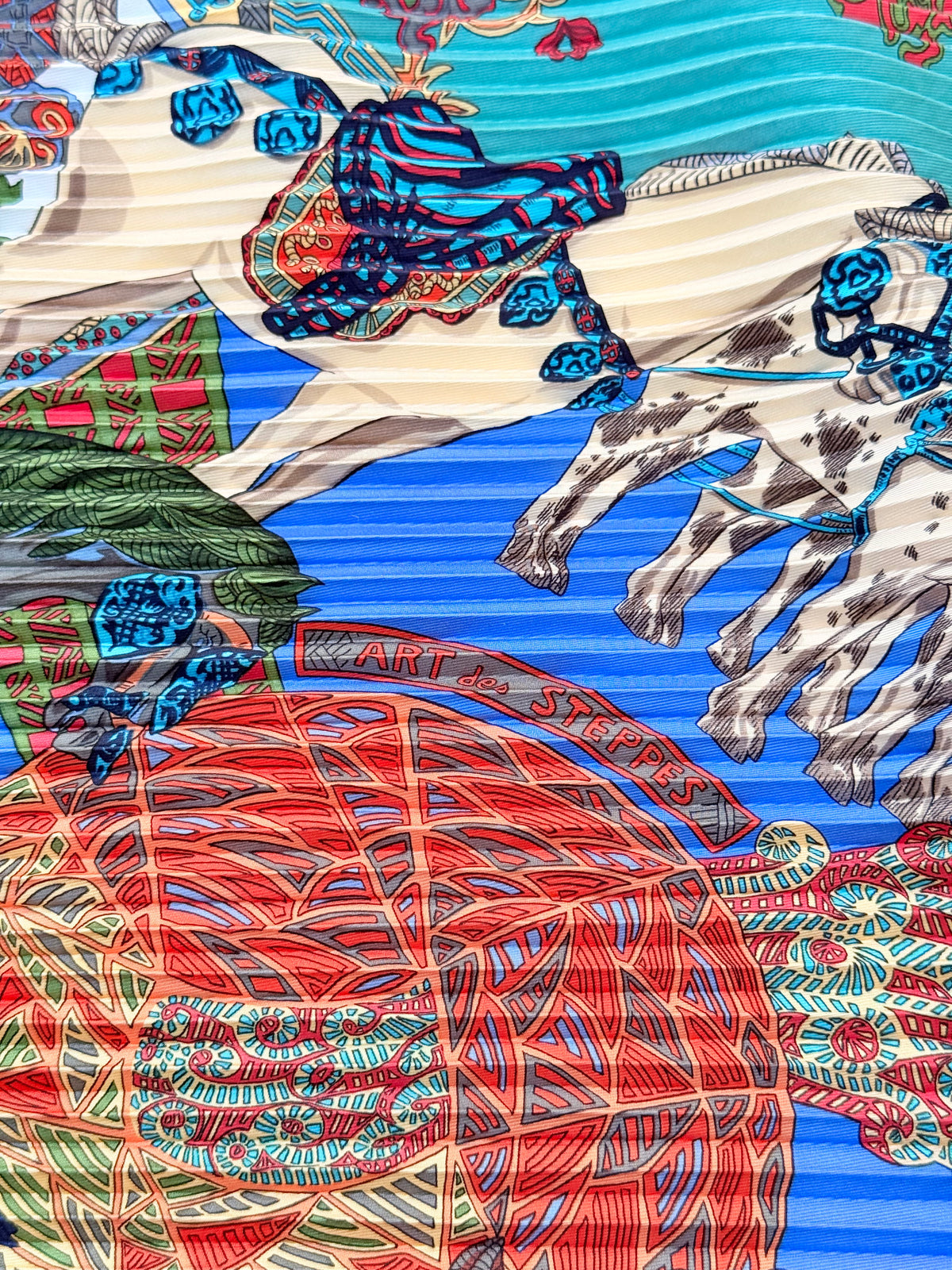 Foulard Hermès plissé – Modèle L’Art des Steppes