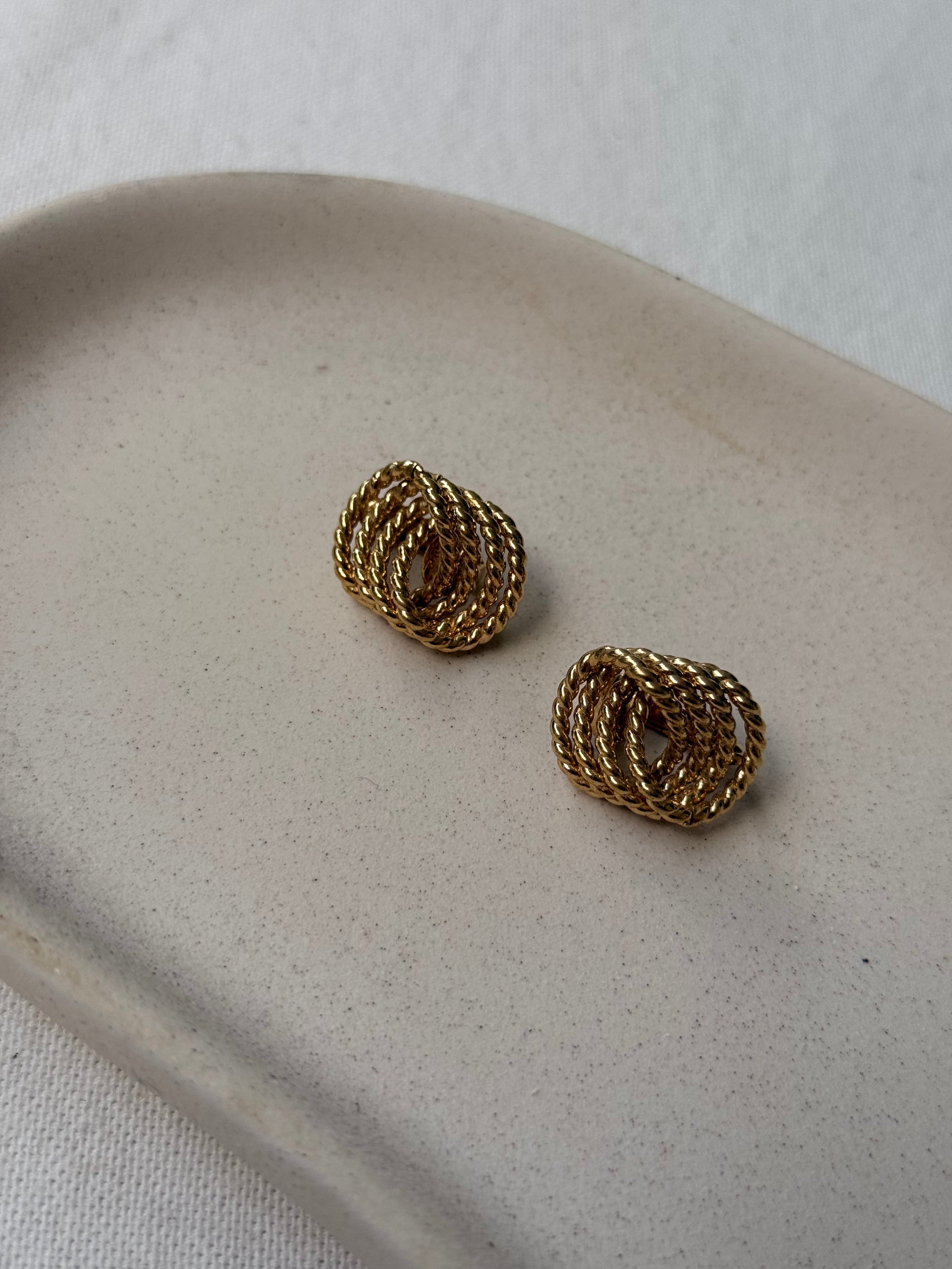 Boucles d'oreilles Trifari vintage - Motif entrelacé doré