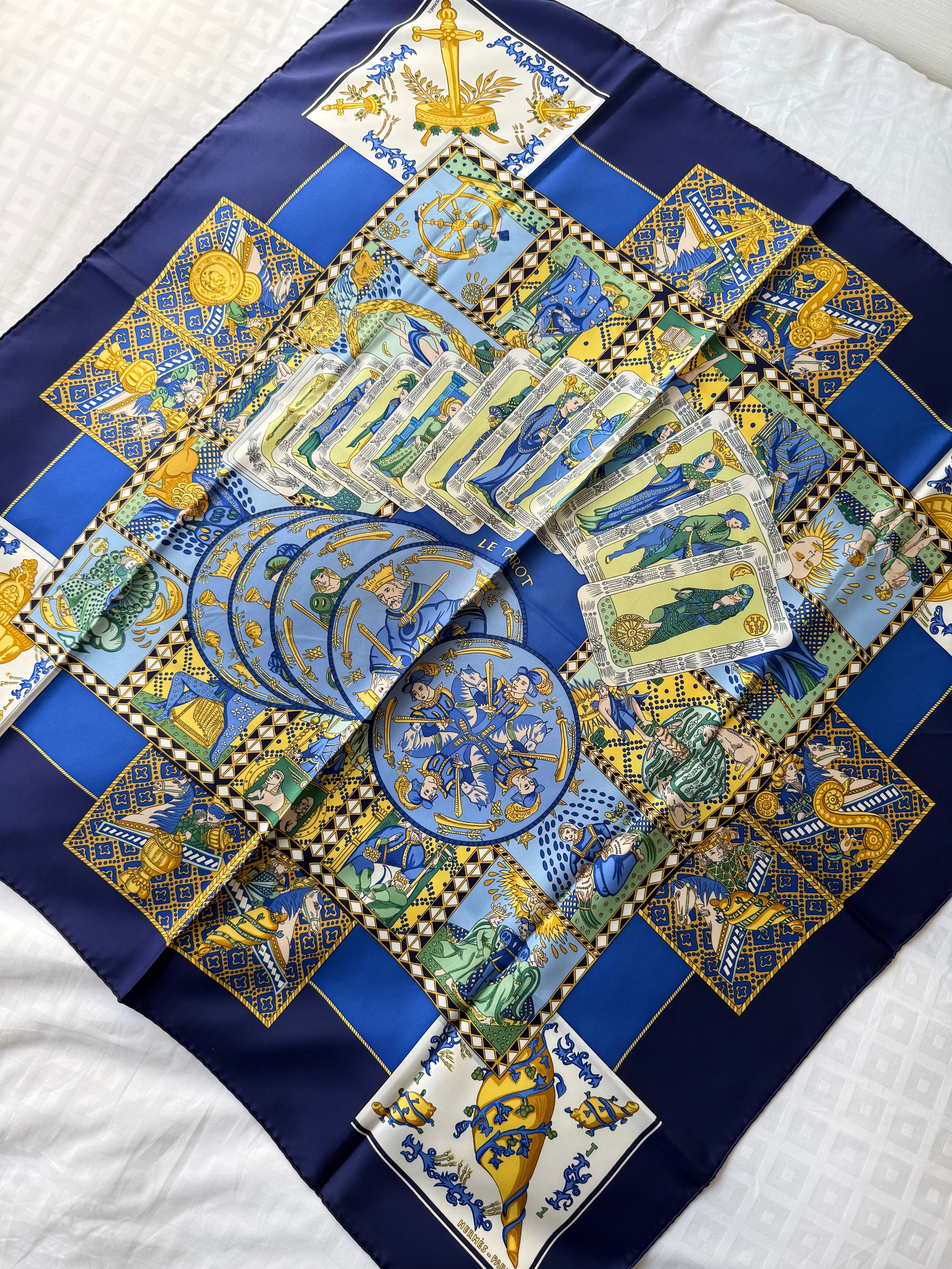 Foulard Hermès – Modèle Le Tarot