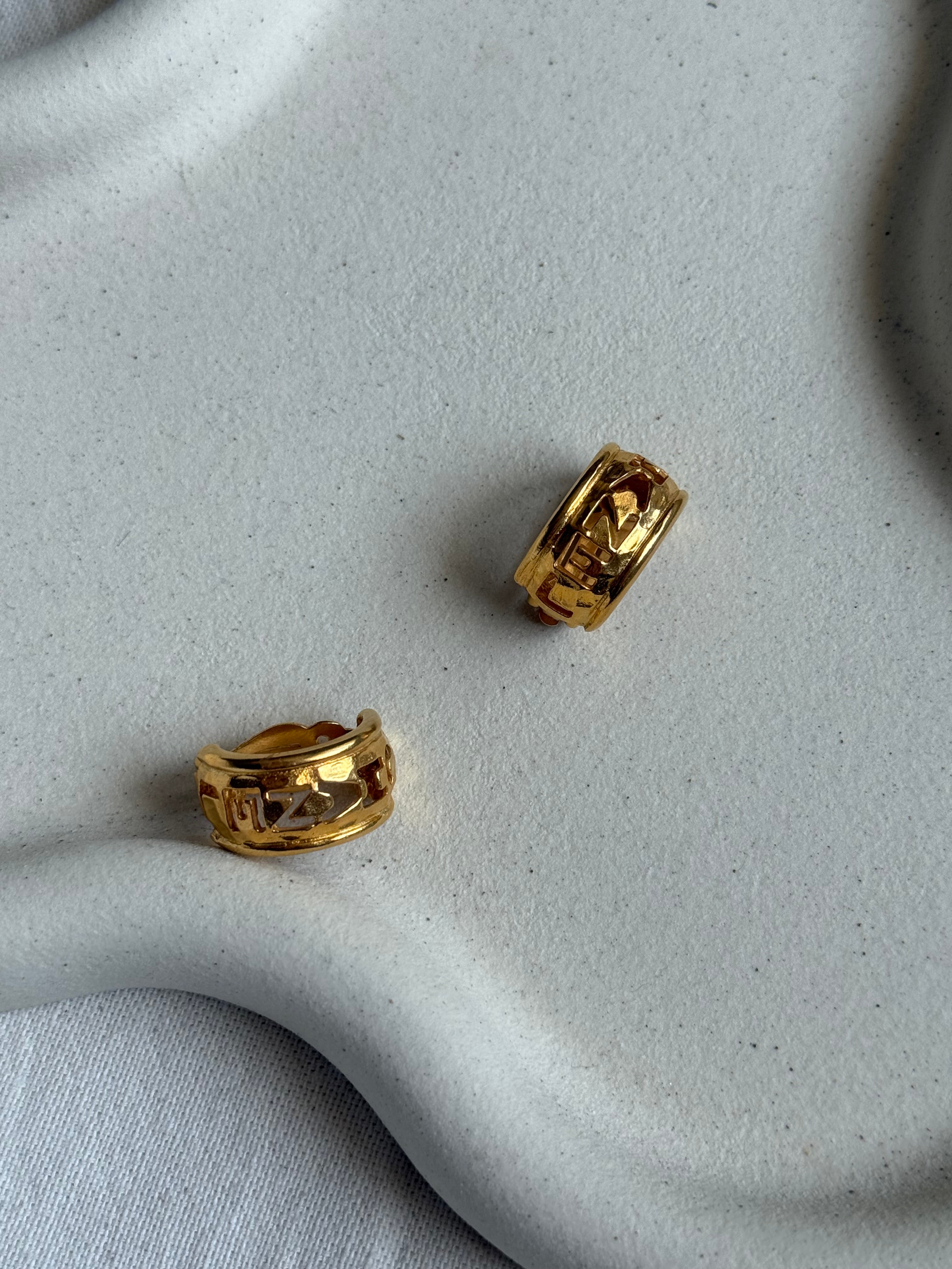 Boucles d’oreilles Chanel vintage - Créoles inscription Chanel