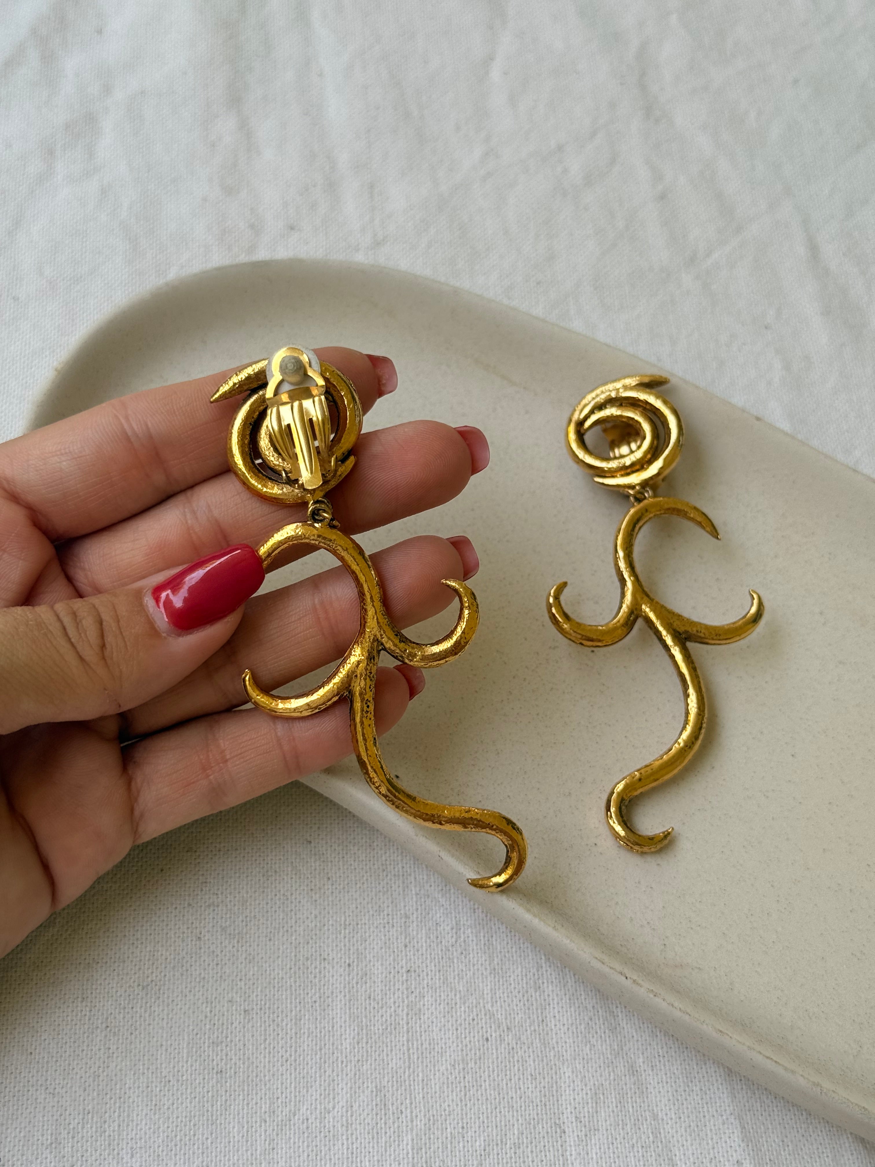 Boucles d’oreilles vintage - Design structural doré