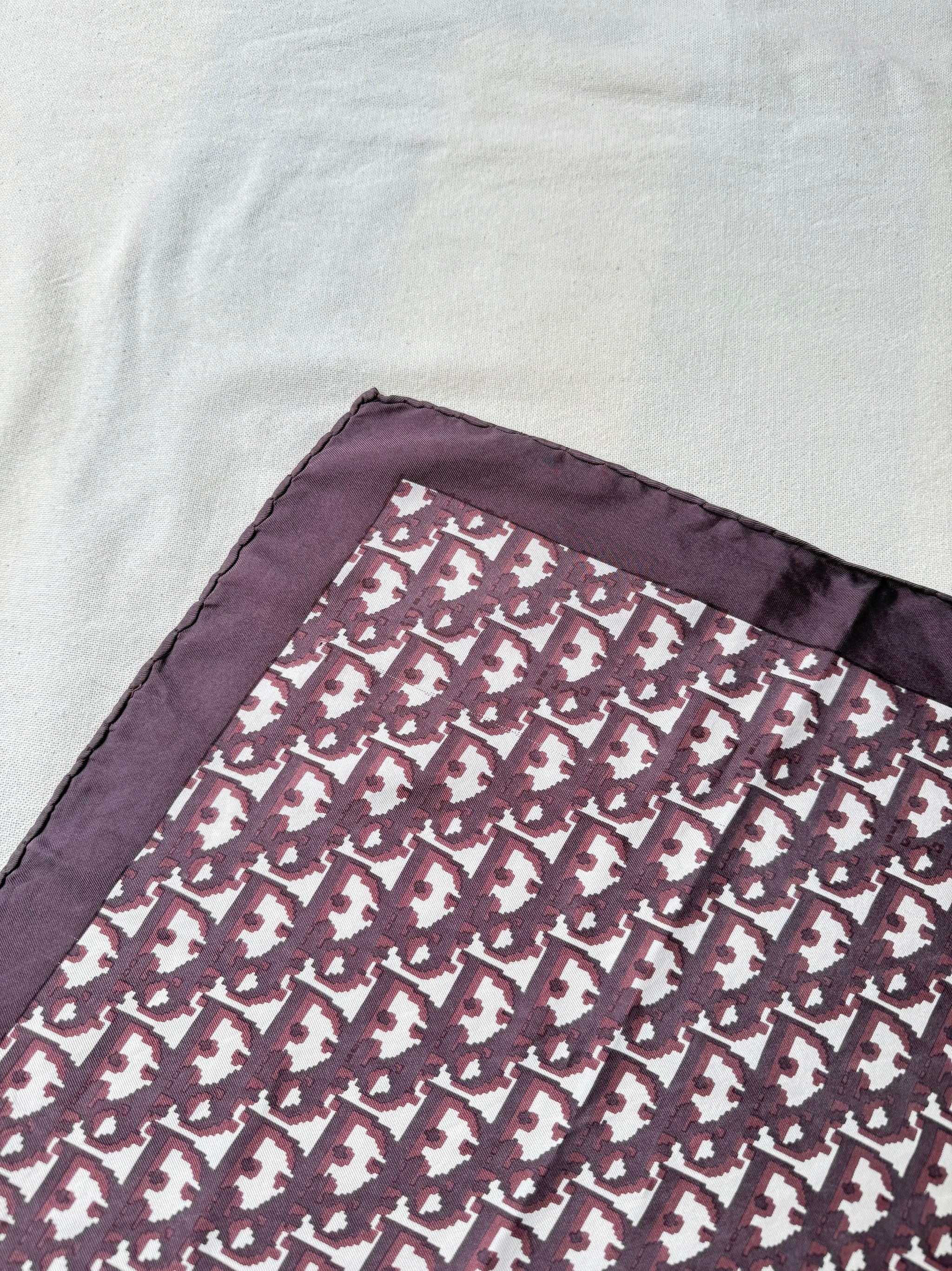 Foulard Christian Dior – Modèle monogramme prune