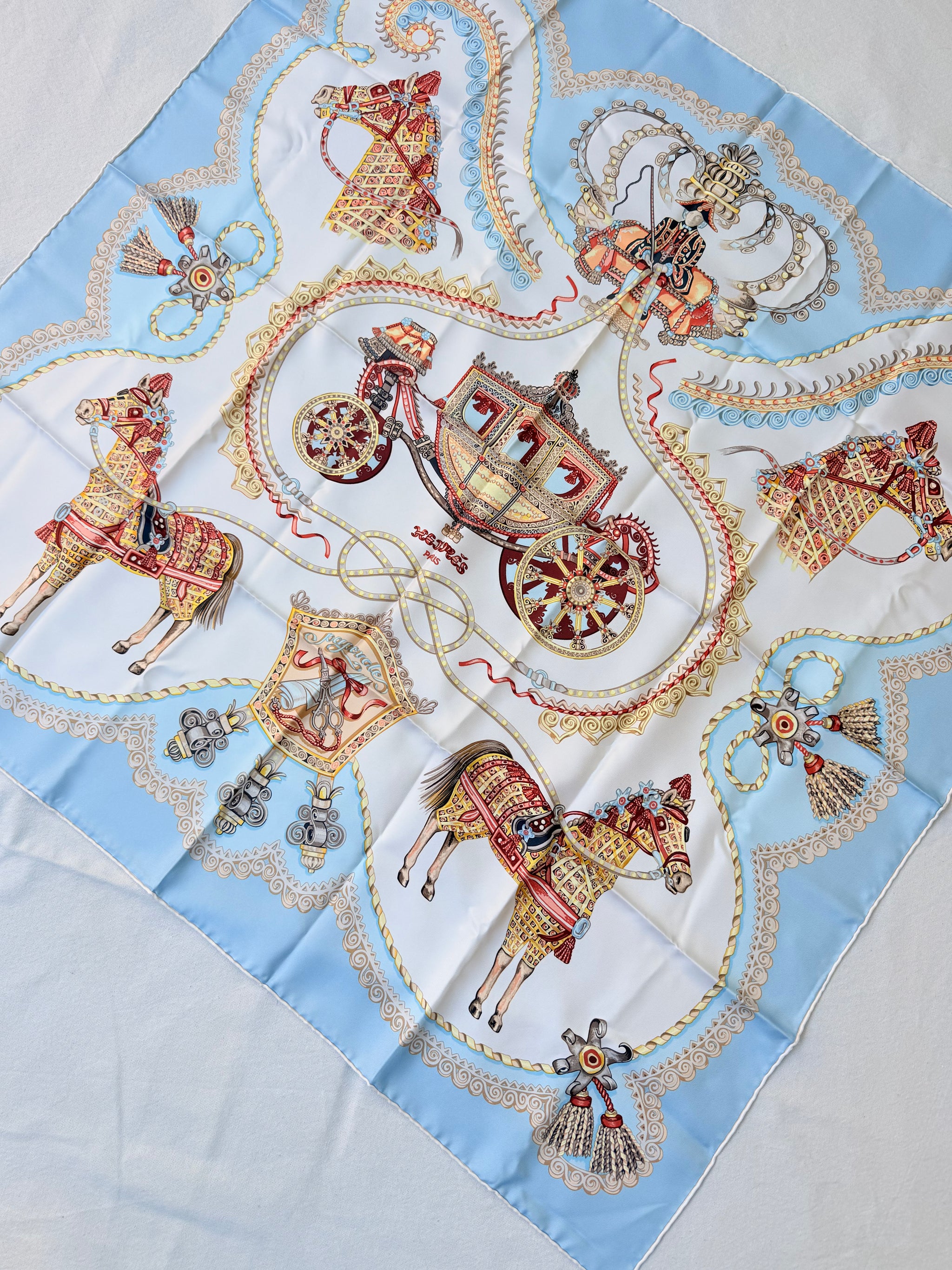 Foulard Hermès – Modèle Paperoles
