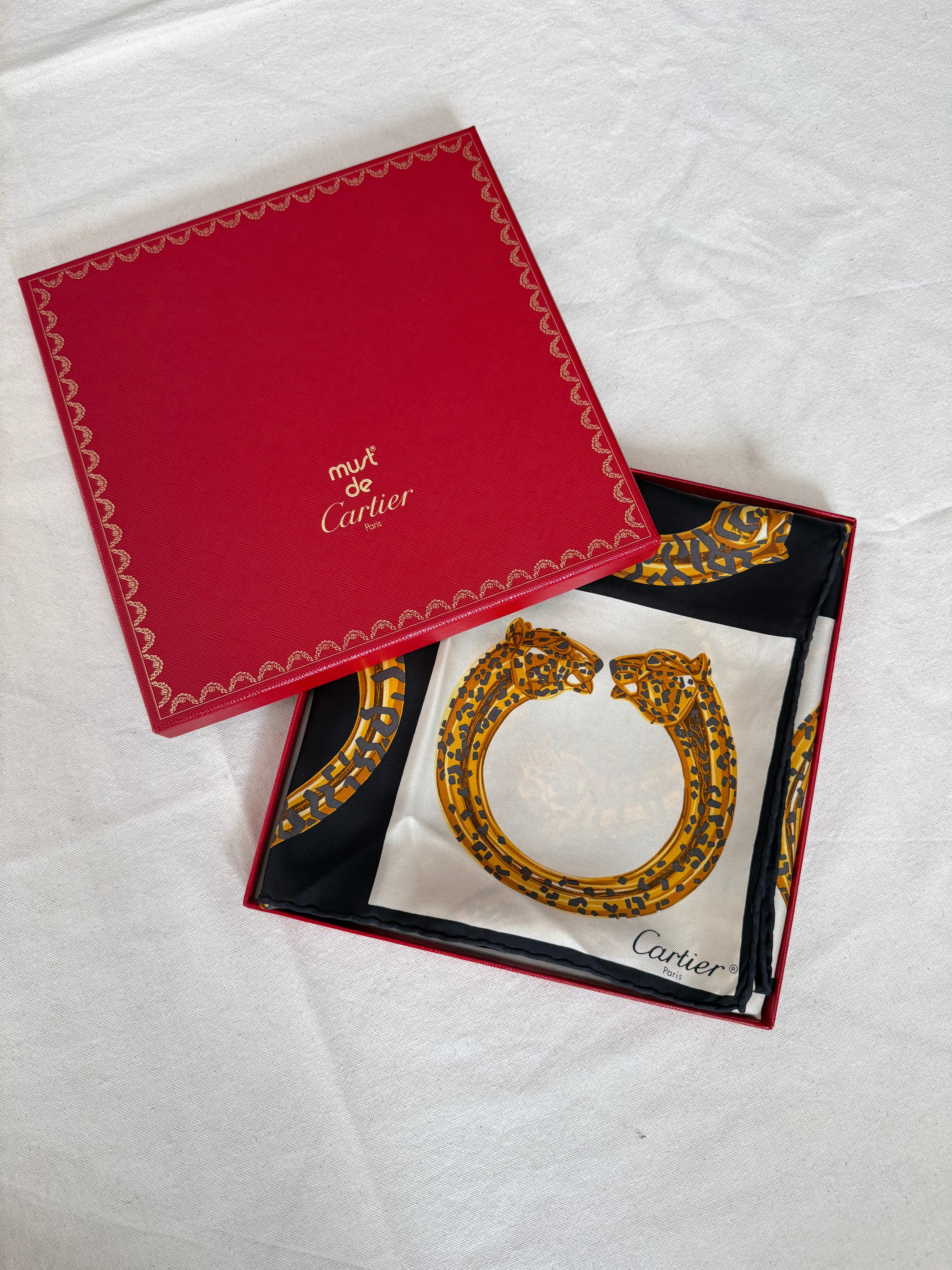 Foulard Cartier – Modèle noir et panthères