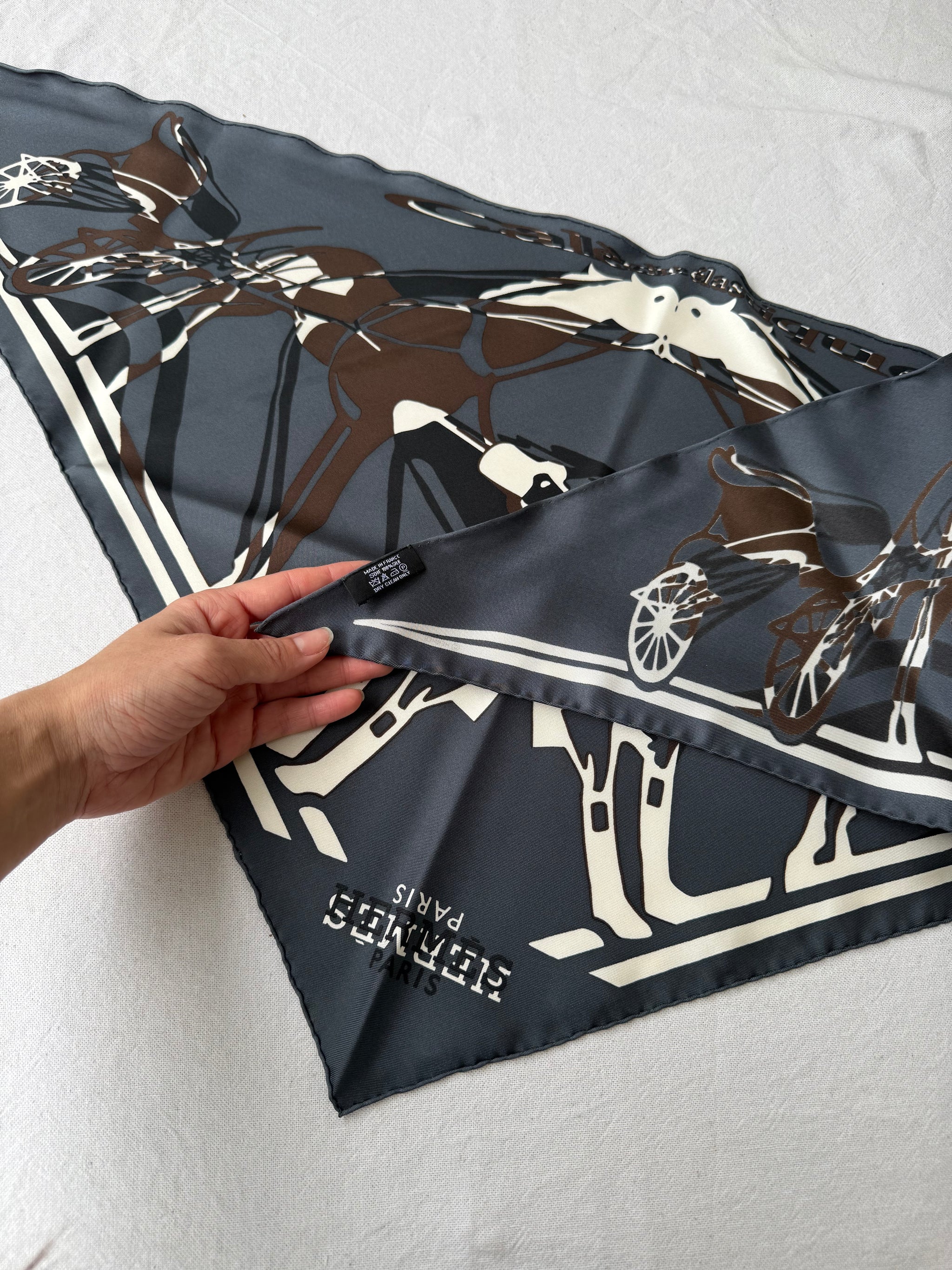 Triangle Hermès – Modèle Calèche Élastique