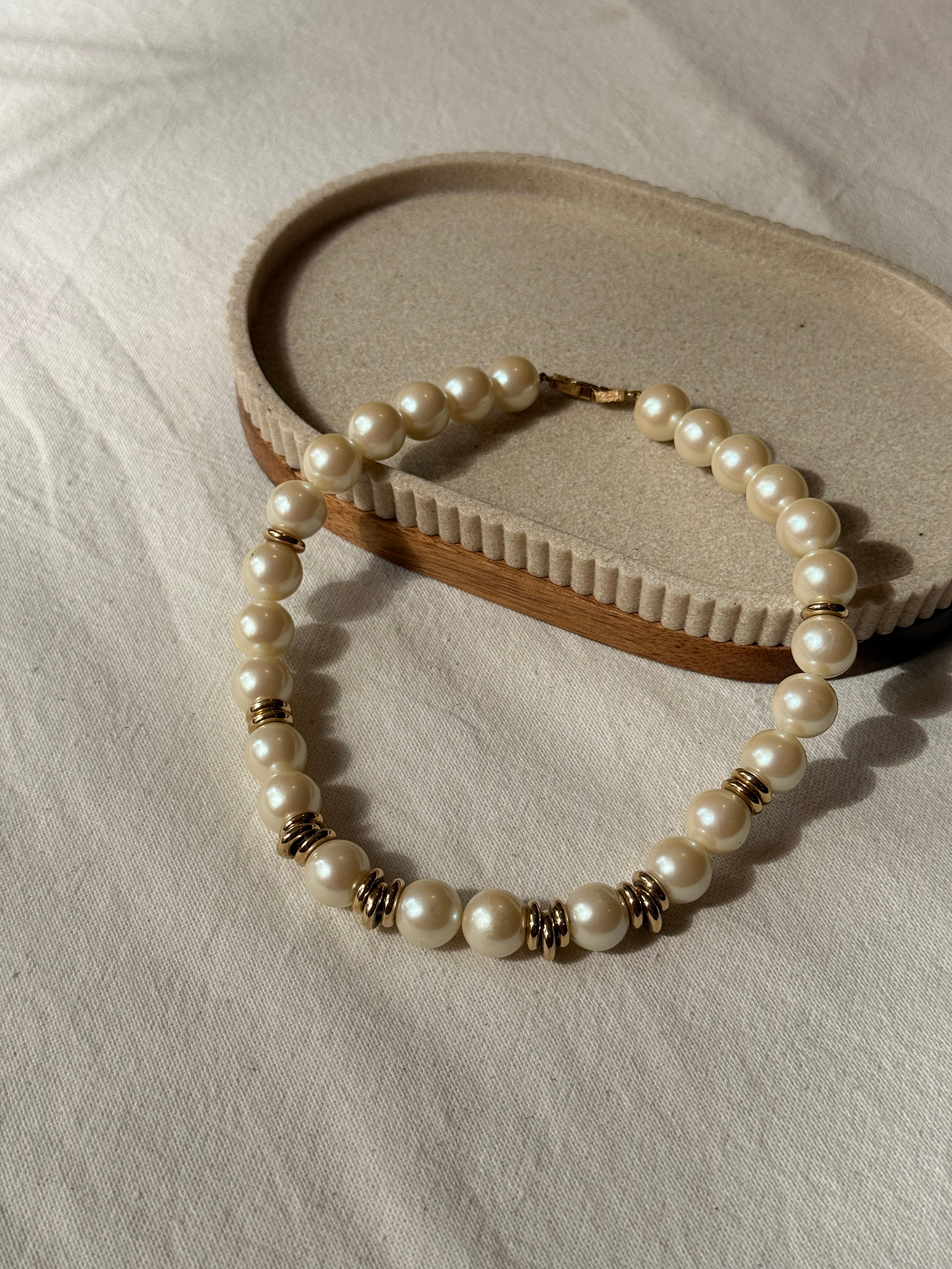 Collier Givenchy vintage - Perles fantaisies et empiècements dorés