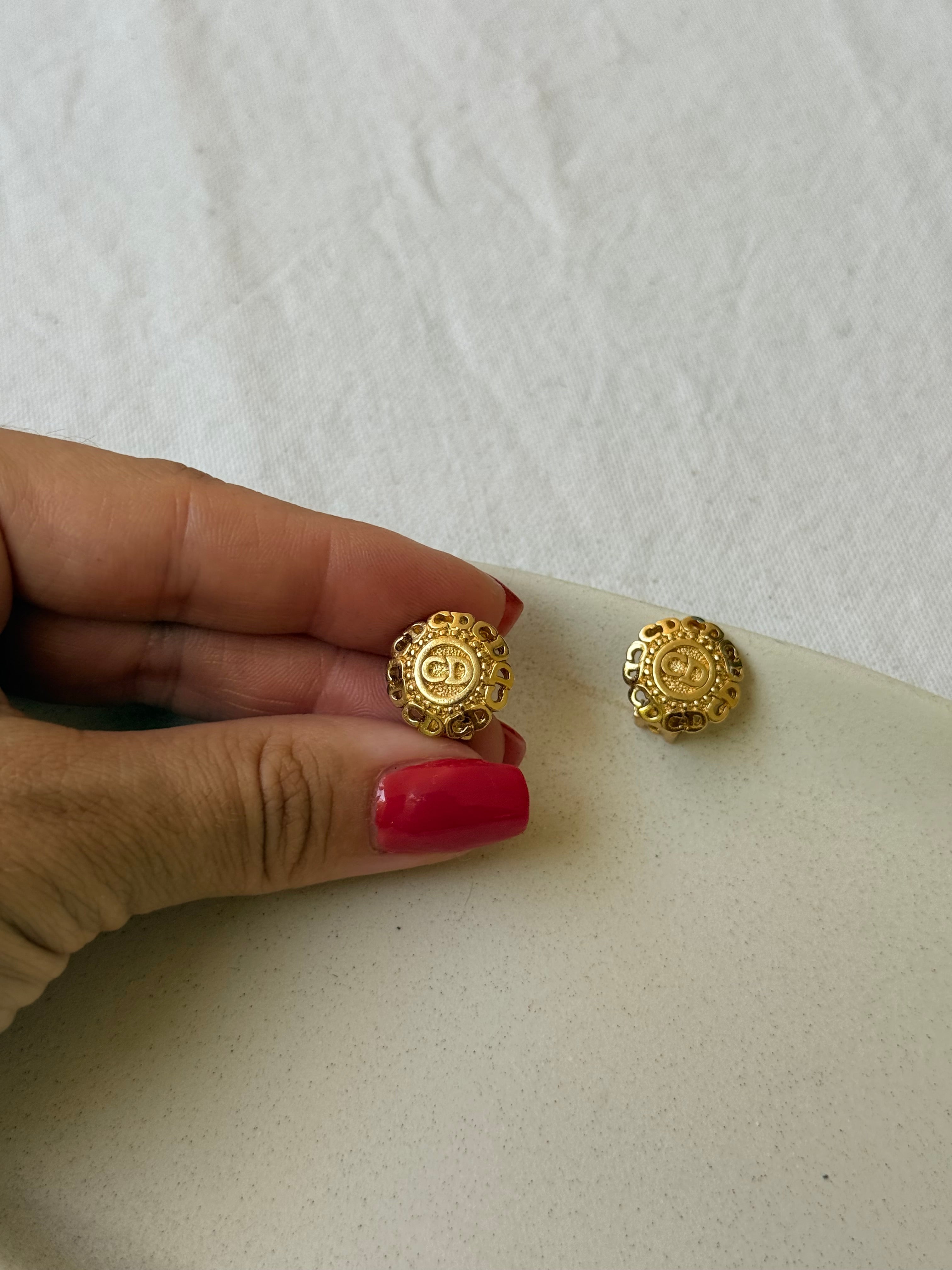 Boucles d’oreilles Christian Dior vintage - Logo CD petit format