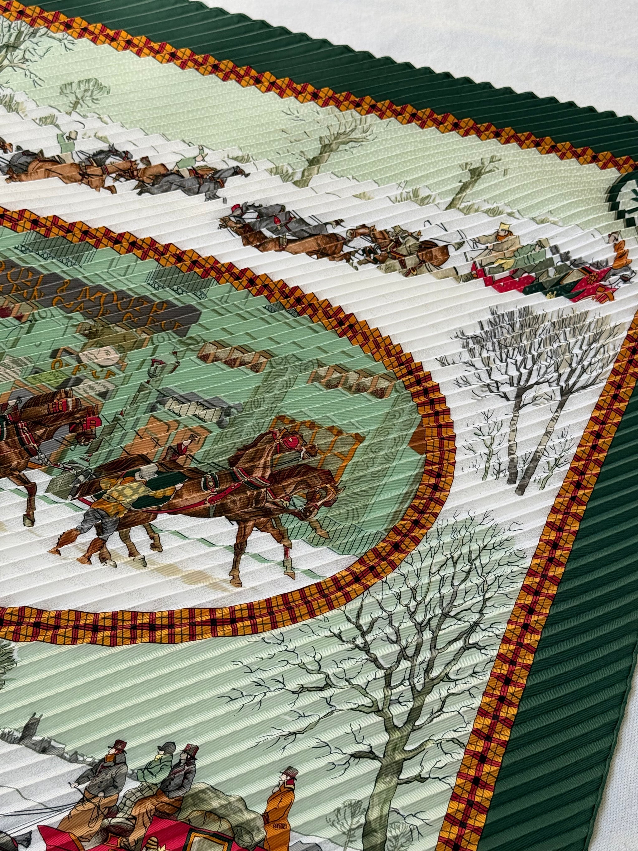 Foulard Hermès plissé – Modèle L’Hiver en Poste