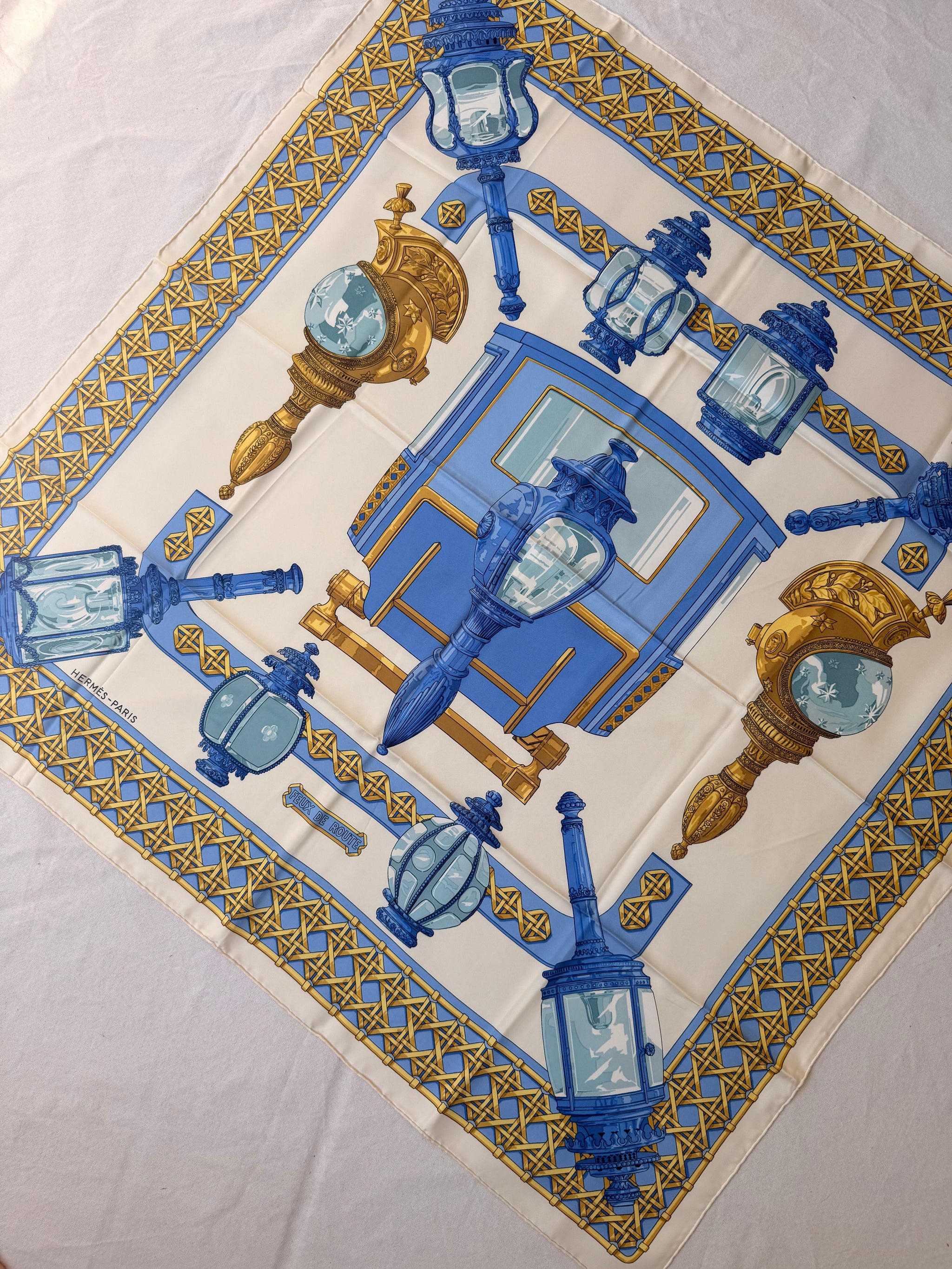 Foulard Hermès – Modèle Feux de Route