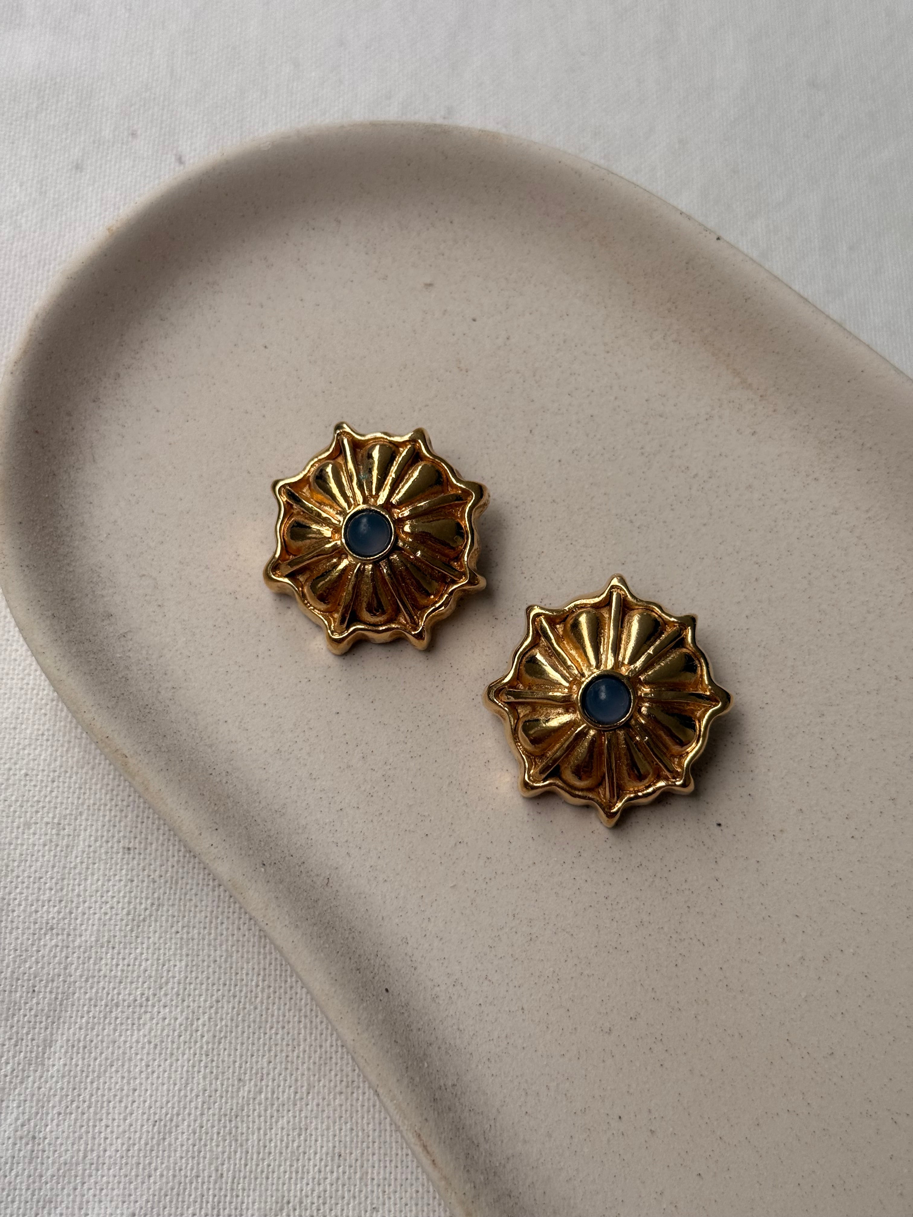 Boucles d’oreilles Anica vintage - Fleurs et cabochon bleu