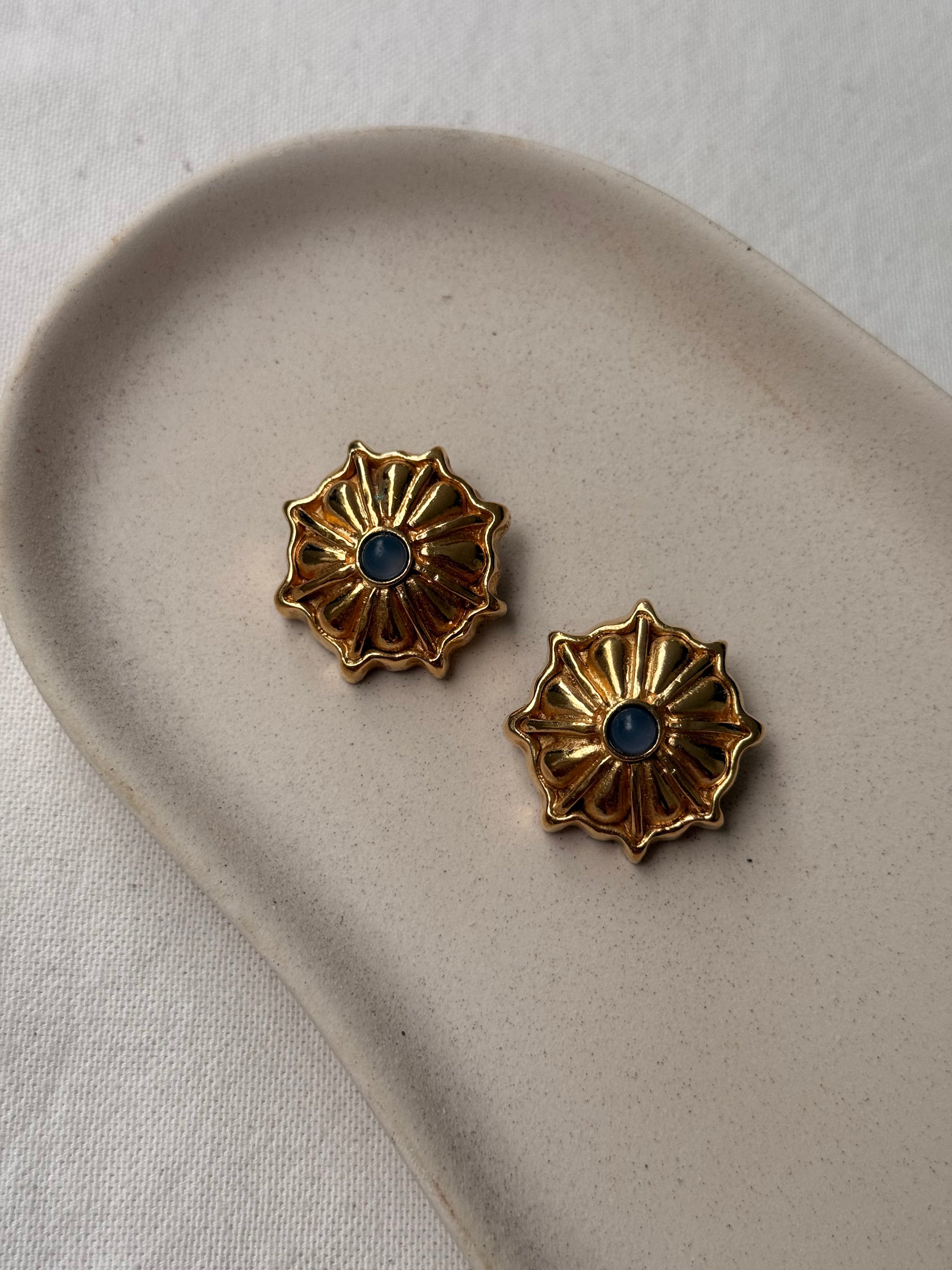 Boucles d’oreilles Anica vintage - Fleurs et cabochon bleu