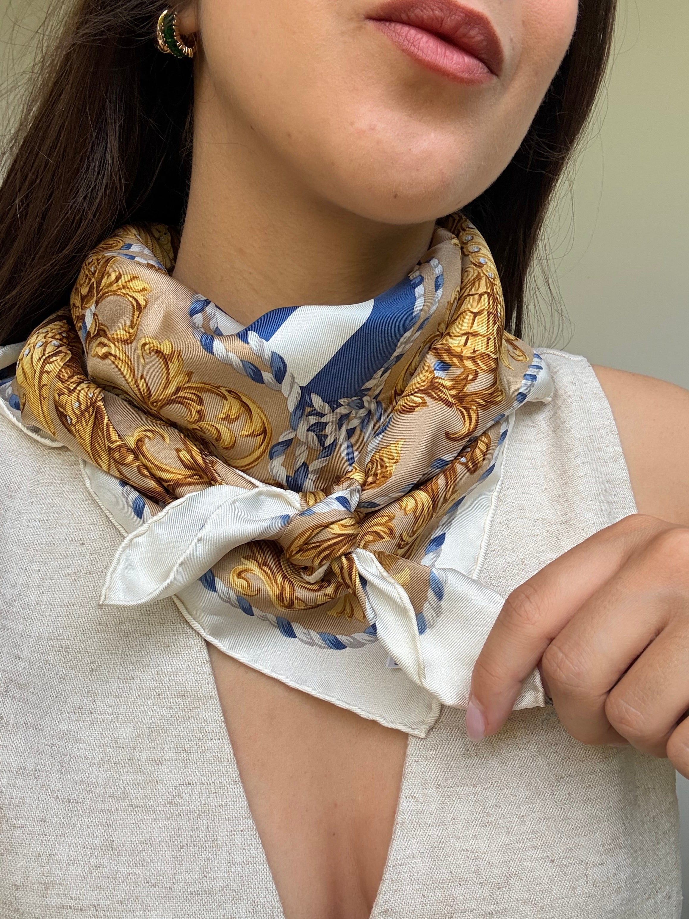 Foulard Christian Dior – Rayures marines et coquillages dorés