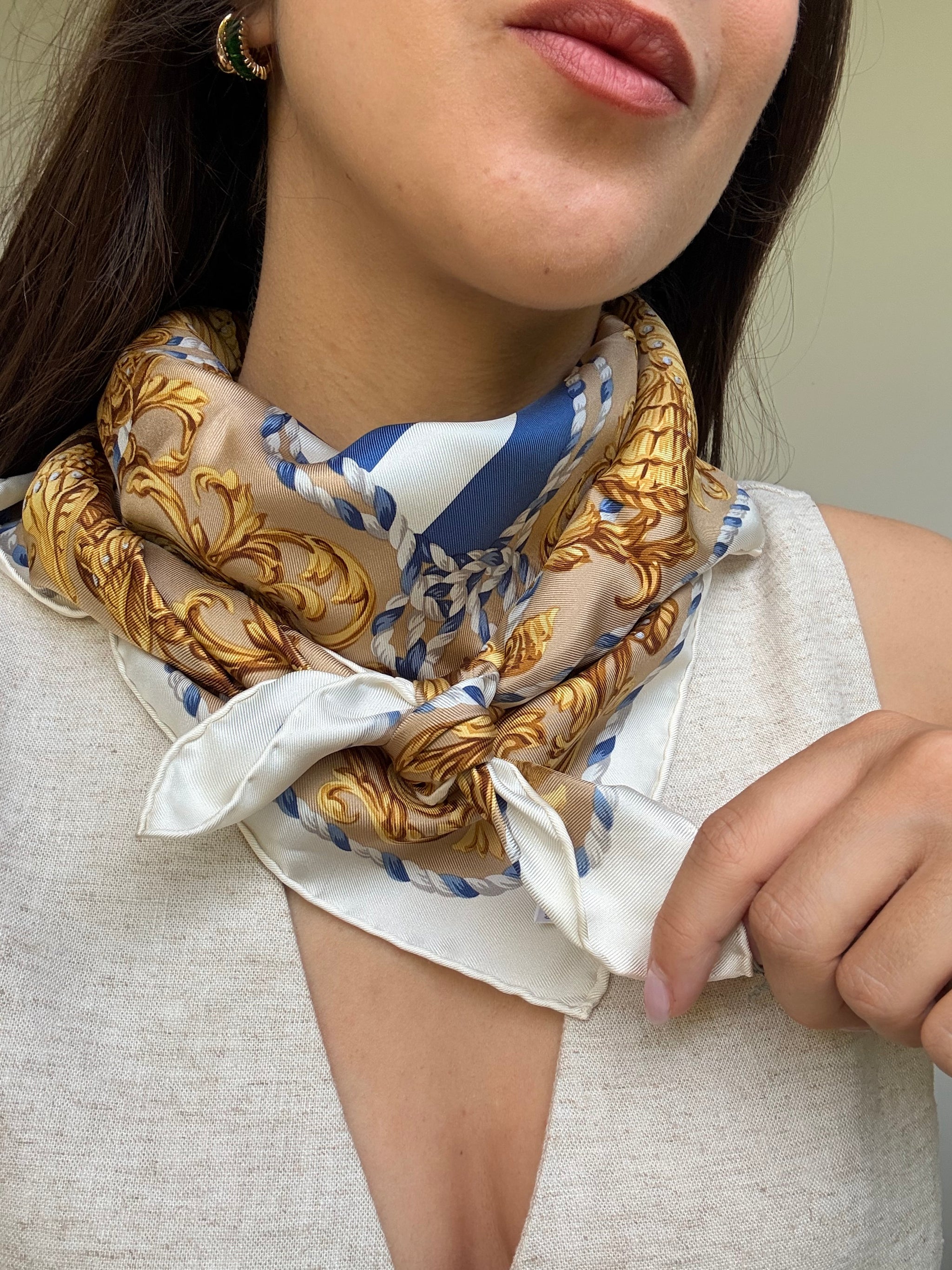Foulard Christian Dior – Rayures marines et coquillages dorés