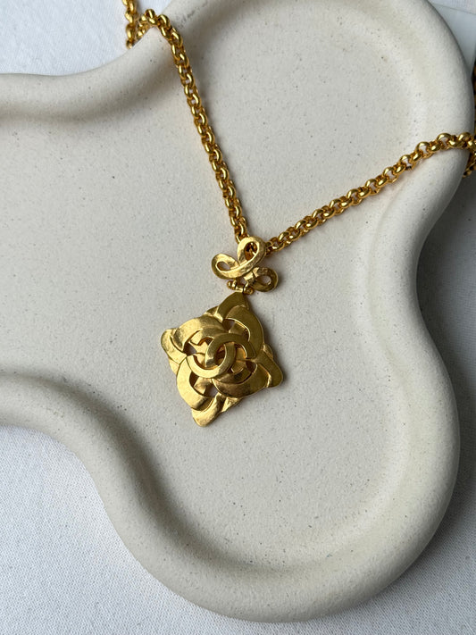 Collier sautoir Chanel - Pendentif ajouré CC