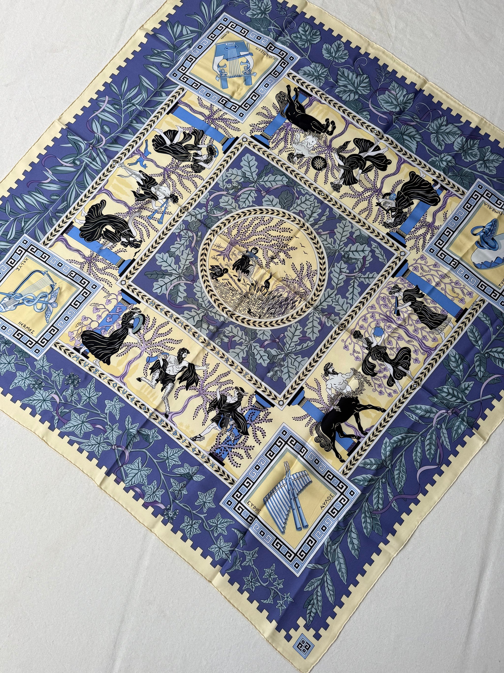 Foulard Hermès – Modèle Musique des Dieux