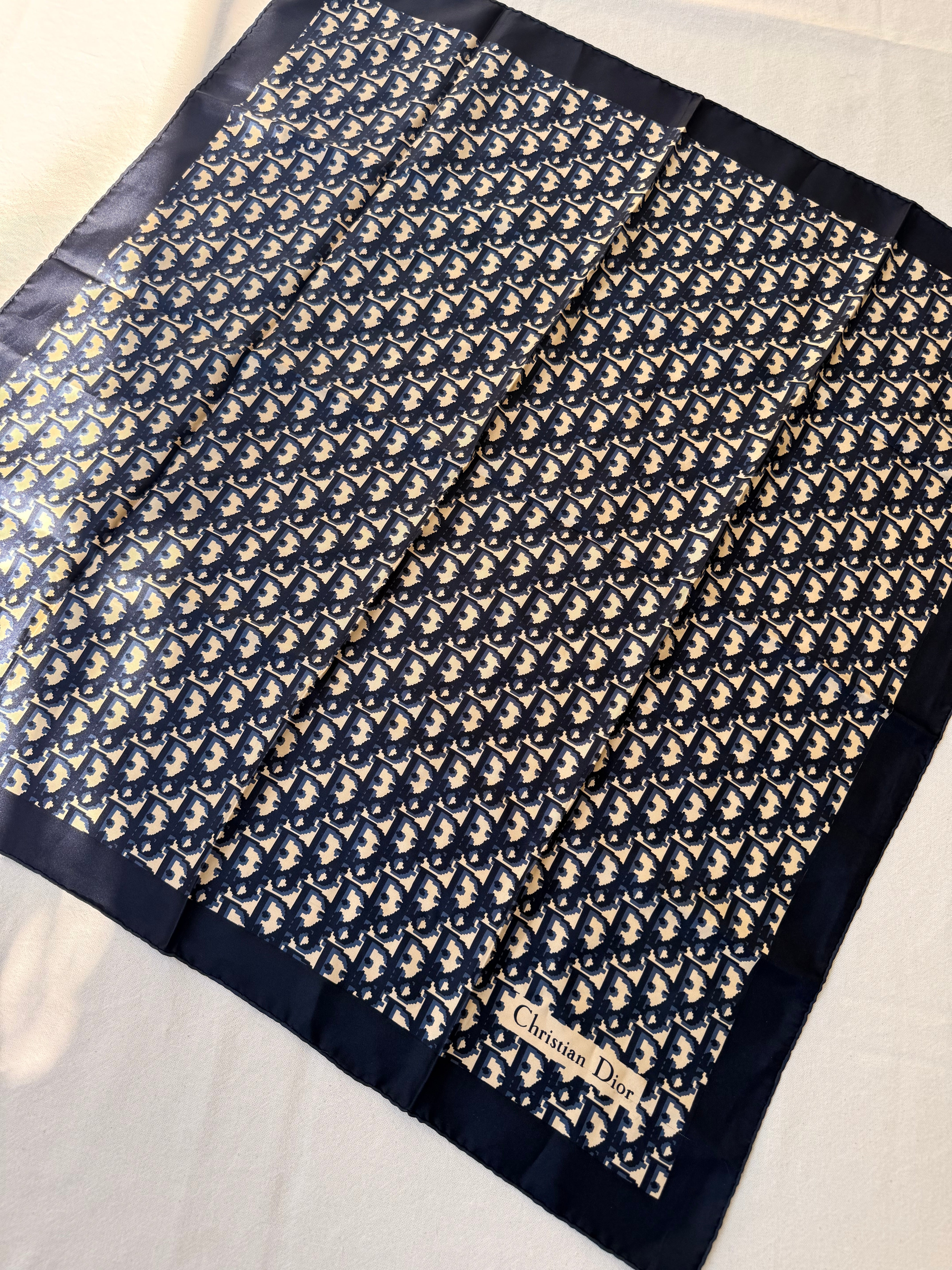 Foulard Christian Dior – Modèle monogramme bleu
