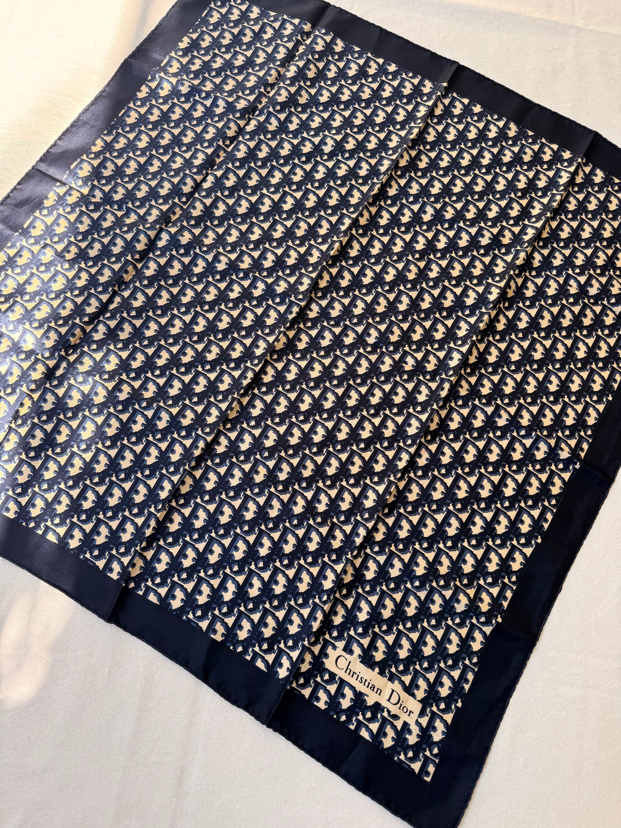 Foulard Christian Dior – Modèle monogramme bleu
