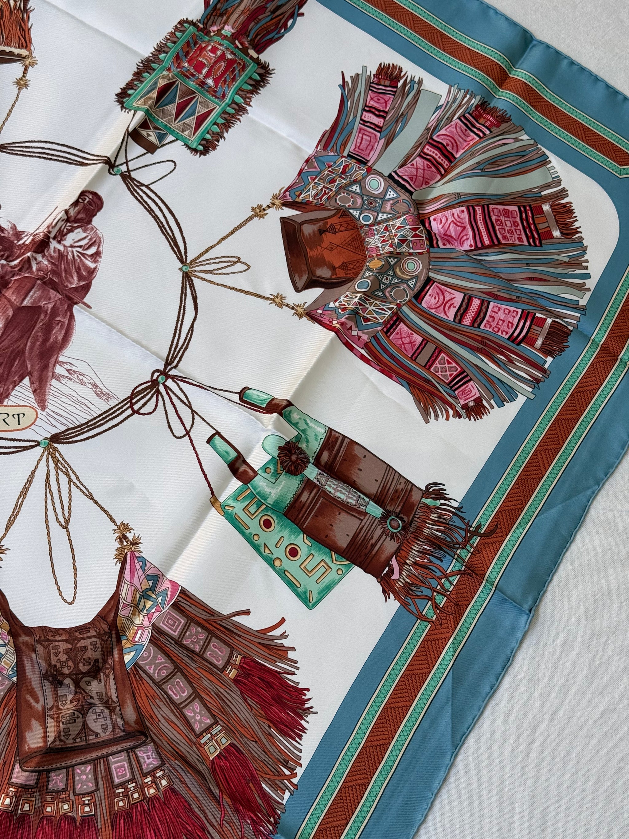 Foulard Hermès – Modèle Cuirs du Désert