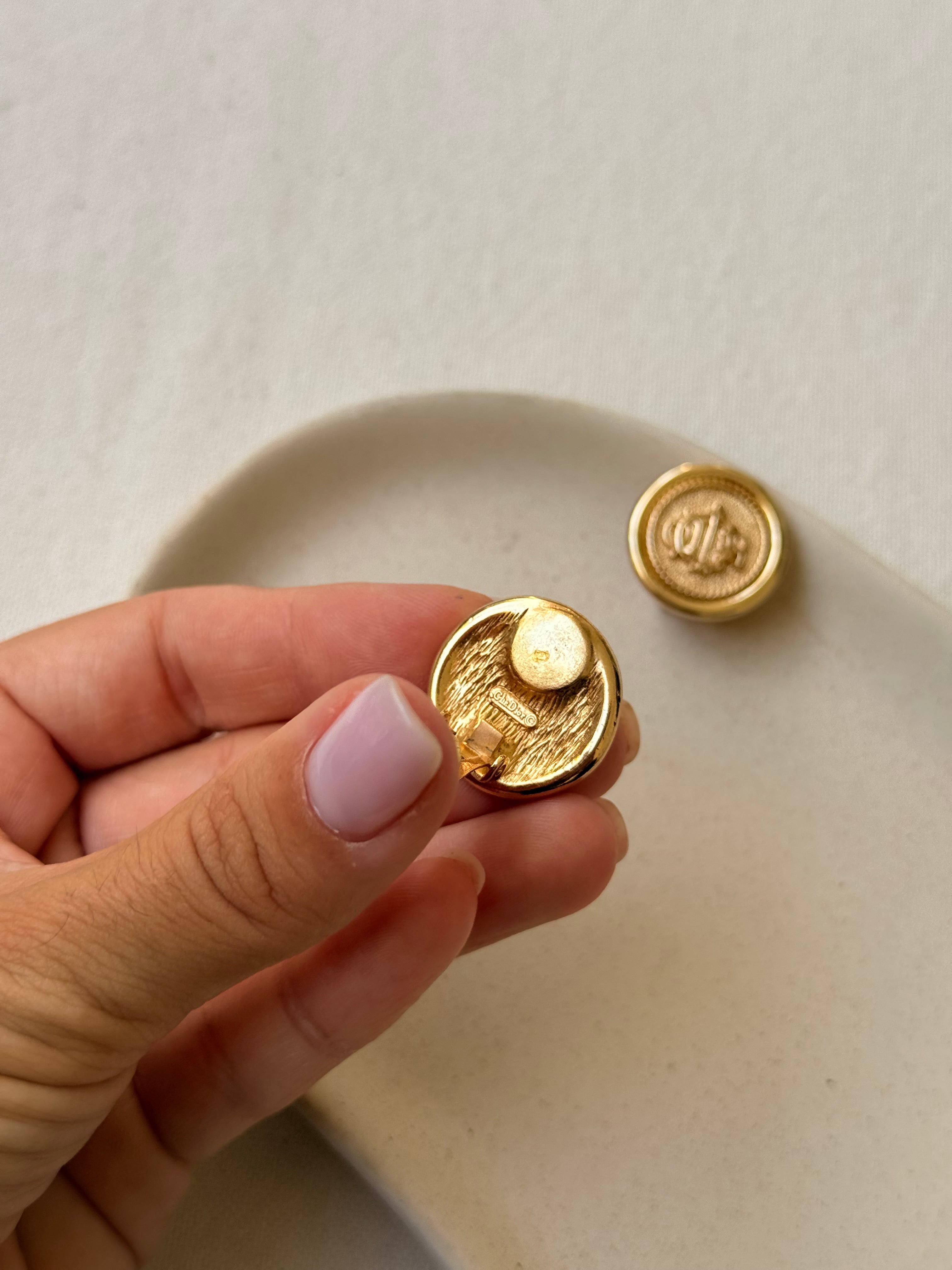 Boucles d’oreilles Christian Dior vintage - Logo Dior