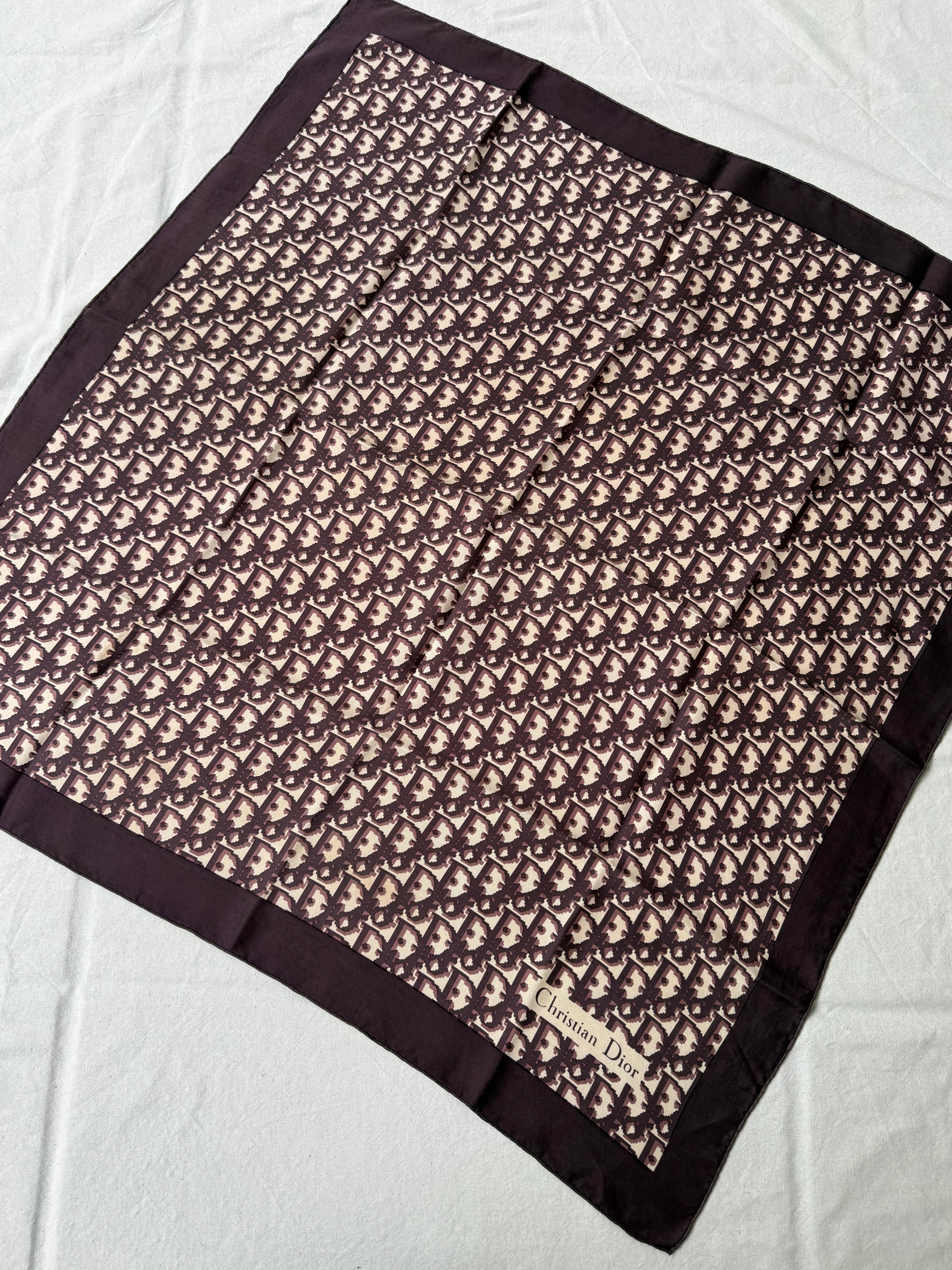 Foulard Christian Dior – Modèle monogramme prune