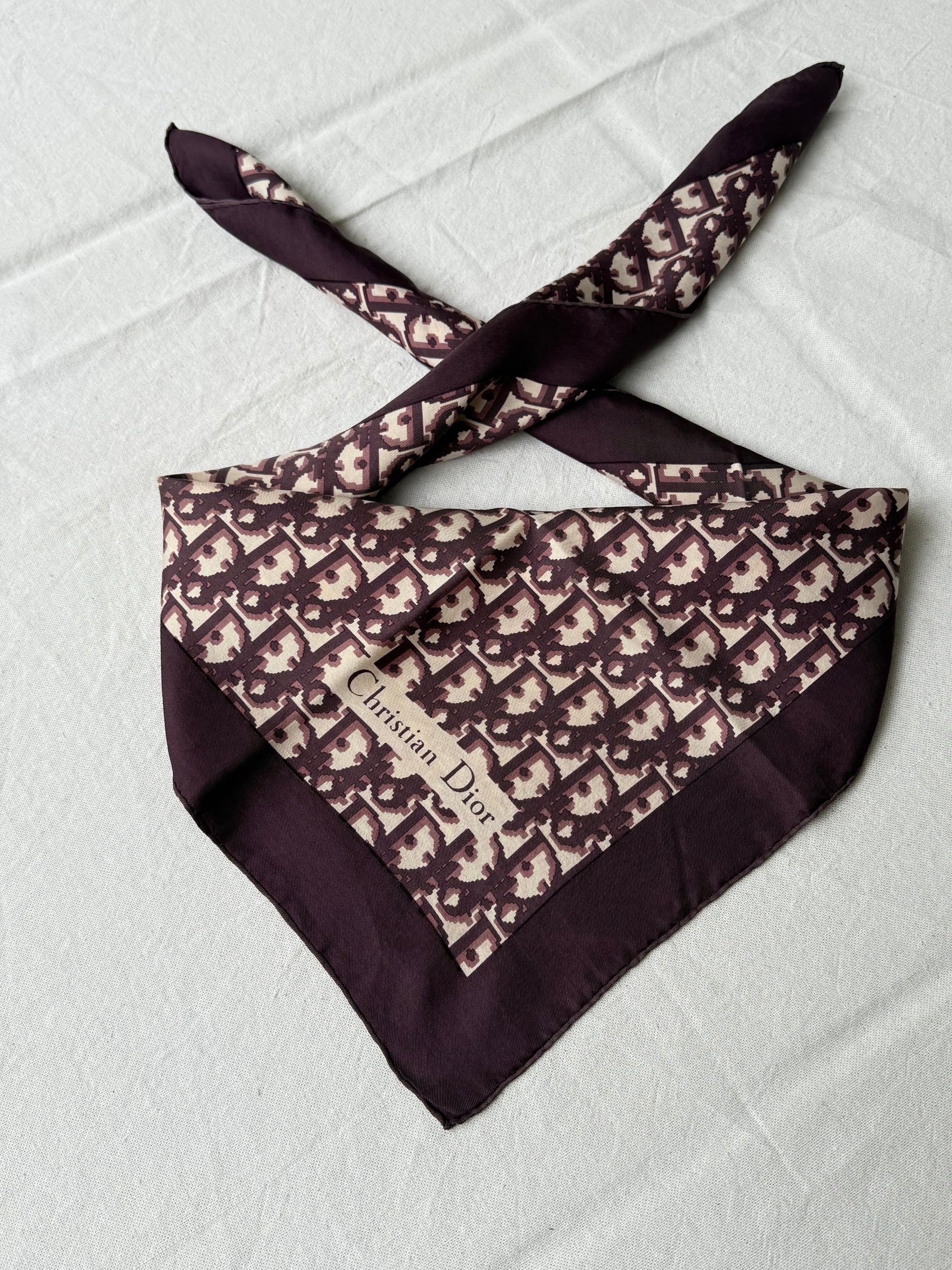 Foulard Christian Dior – Modèle monogramme prune