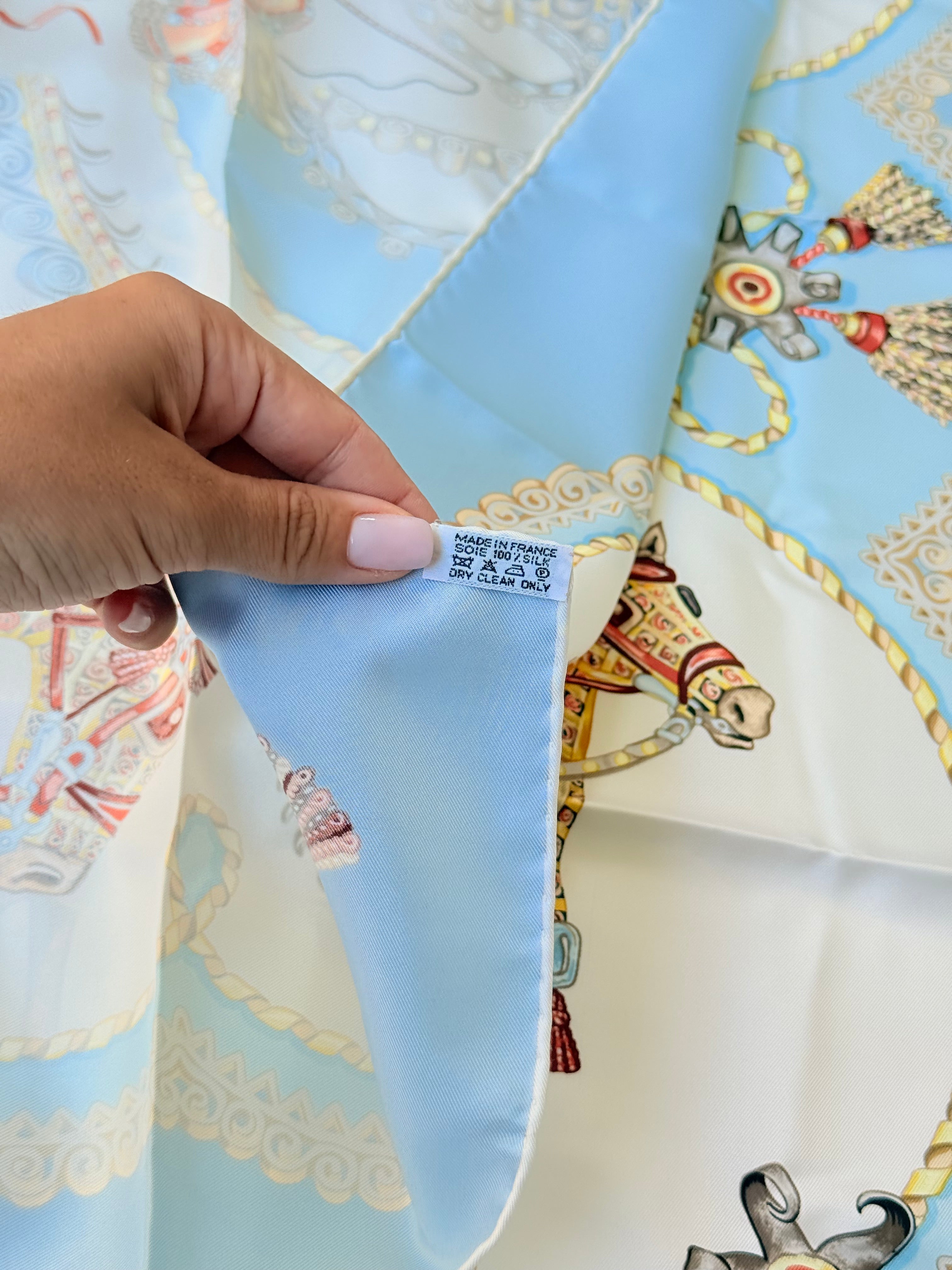 Foulard Hermès – Modèle Paperoles