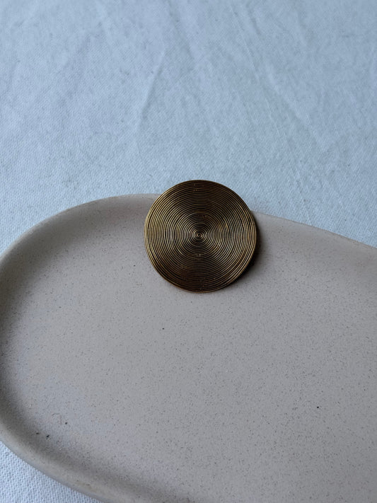 Broche vintage - Motif spirale dorée