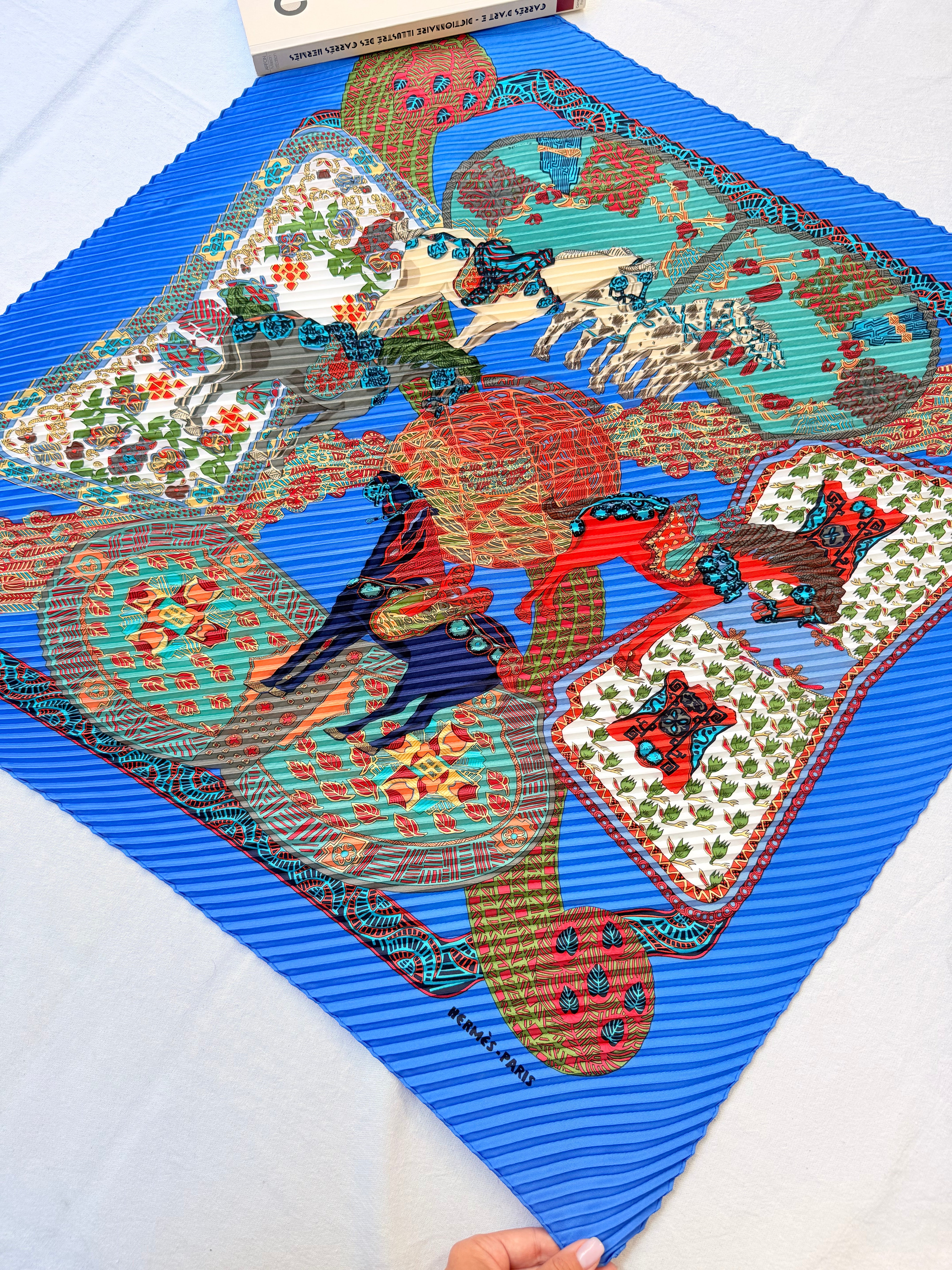Foulard Hermès plissé – Modèle L’Art des Steppes