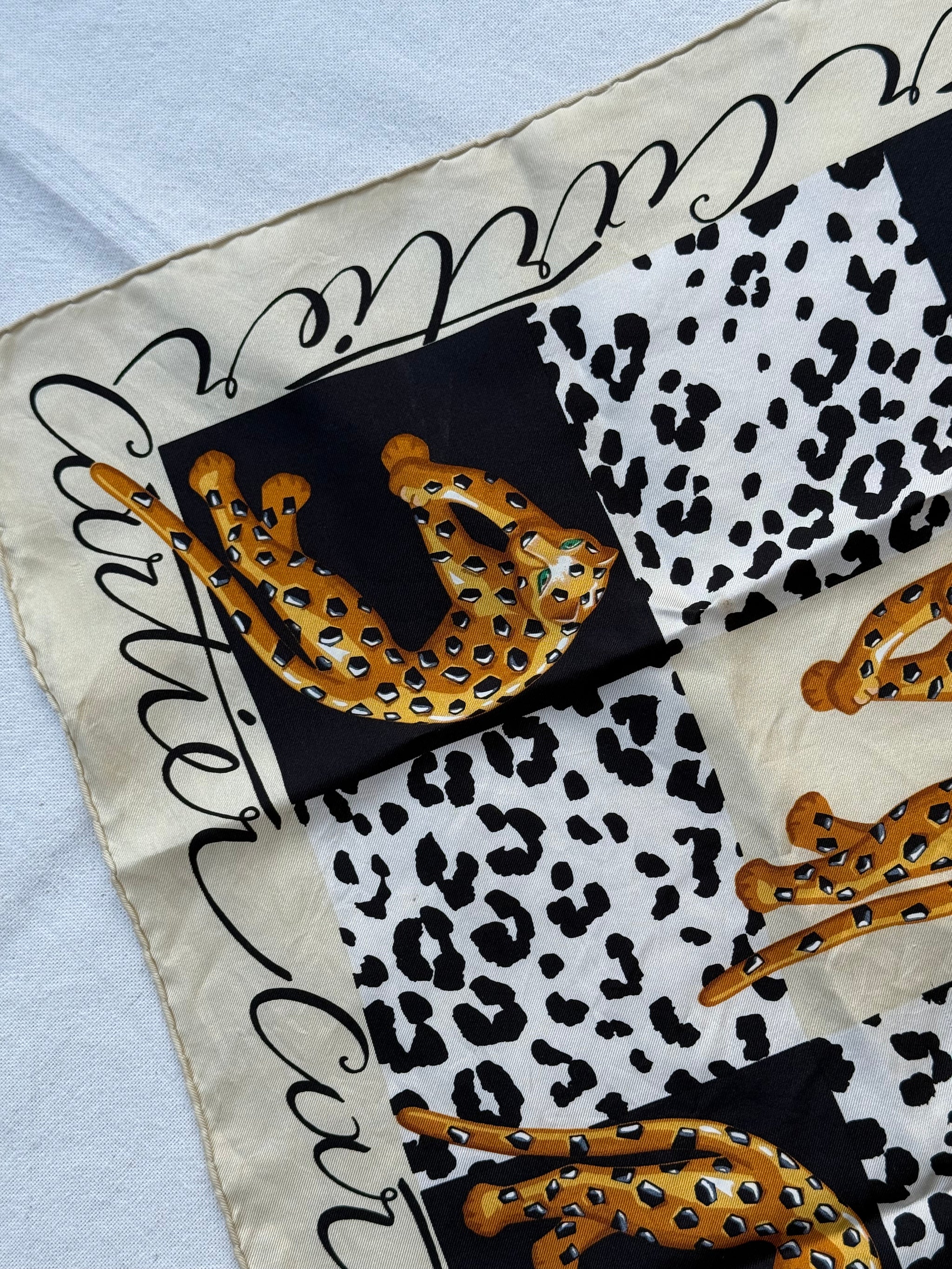Foulard Cartier – Modèle beige et panthères