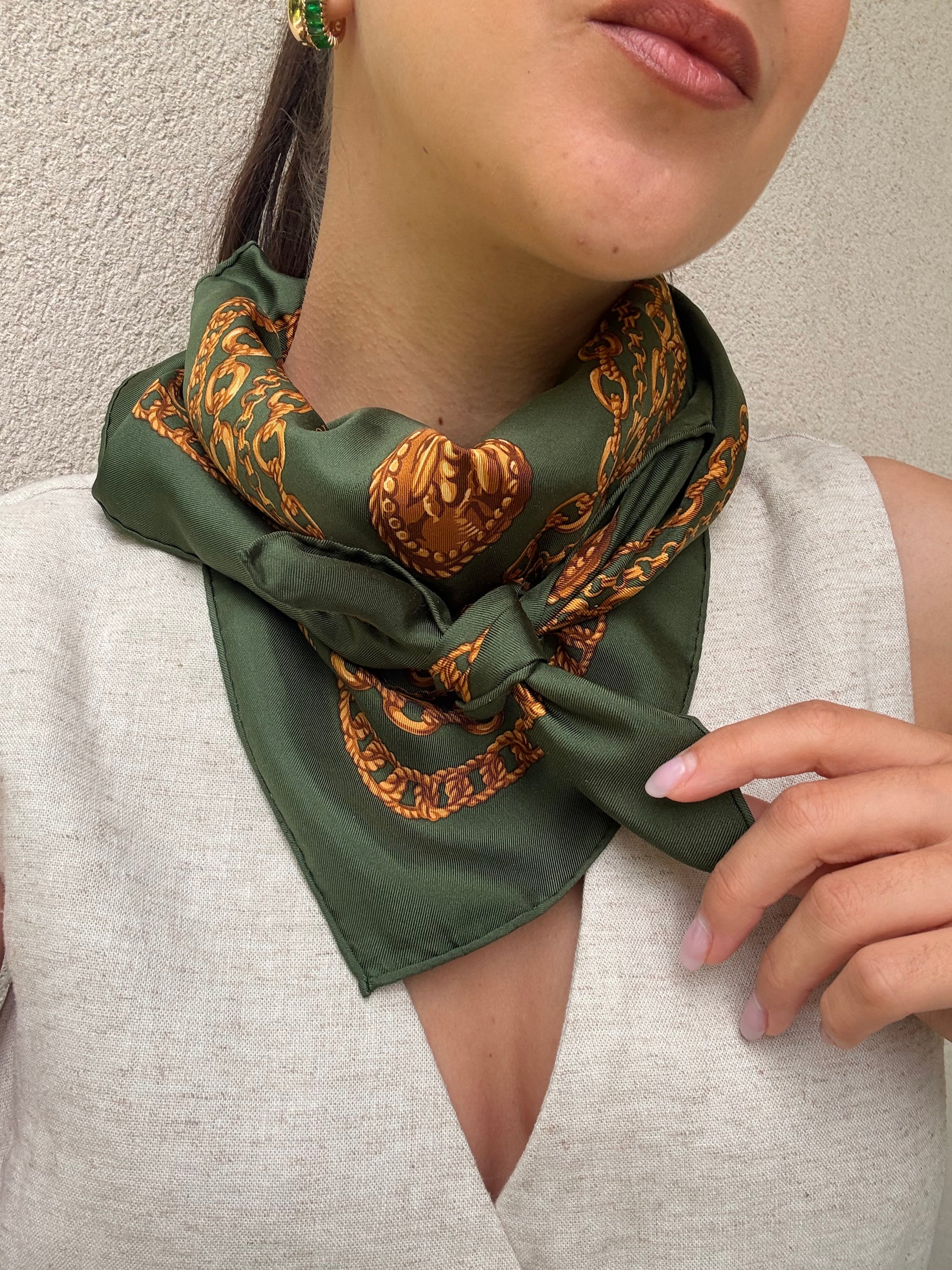 Foulard Christian Dior – Kaki chaines et abeilles dorées