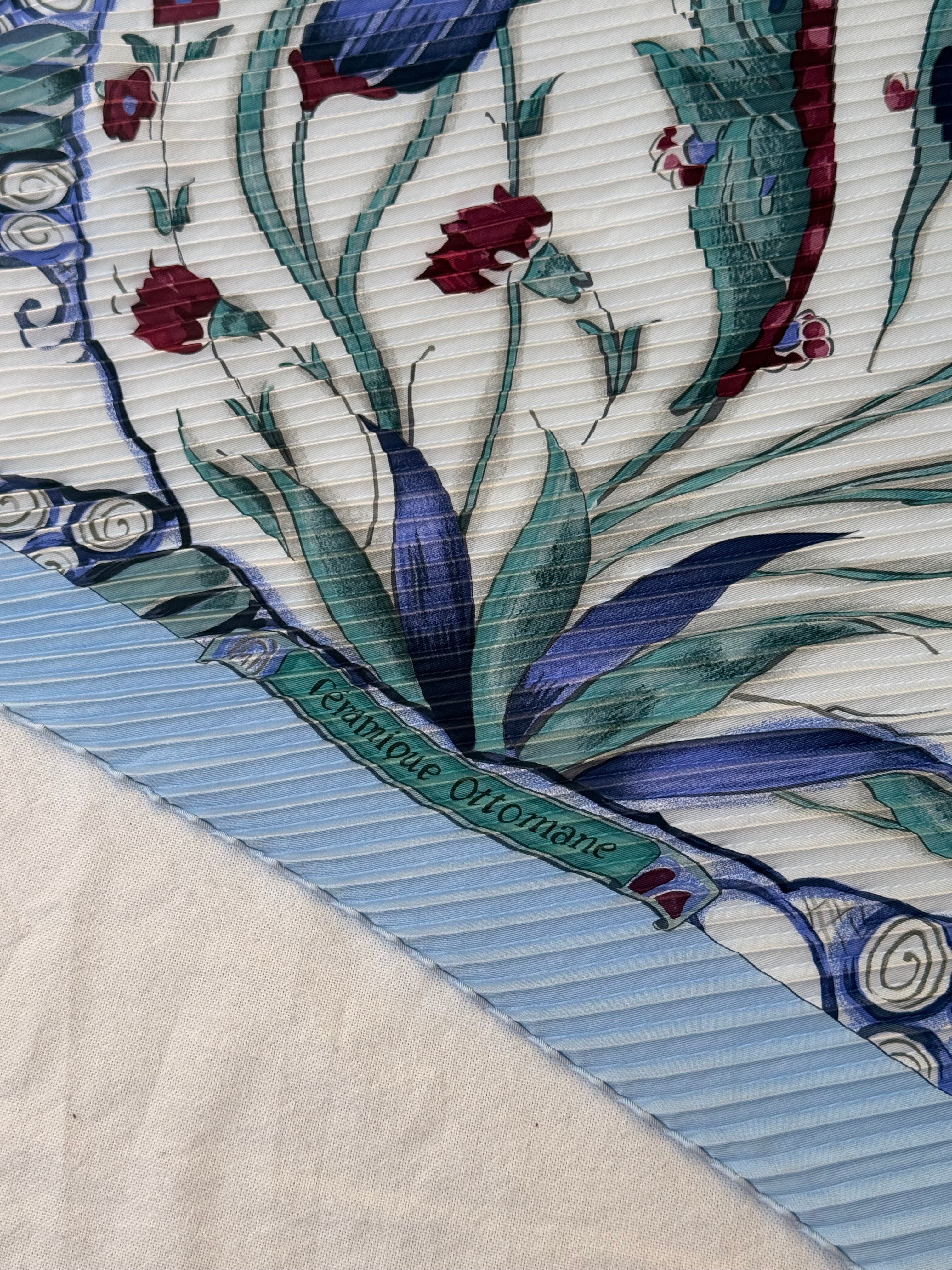 Foulard Hermès plissé – Modèle Céramique Ottomane