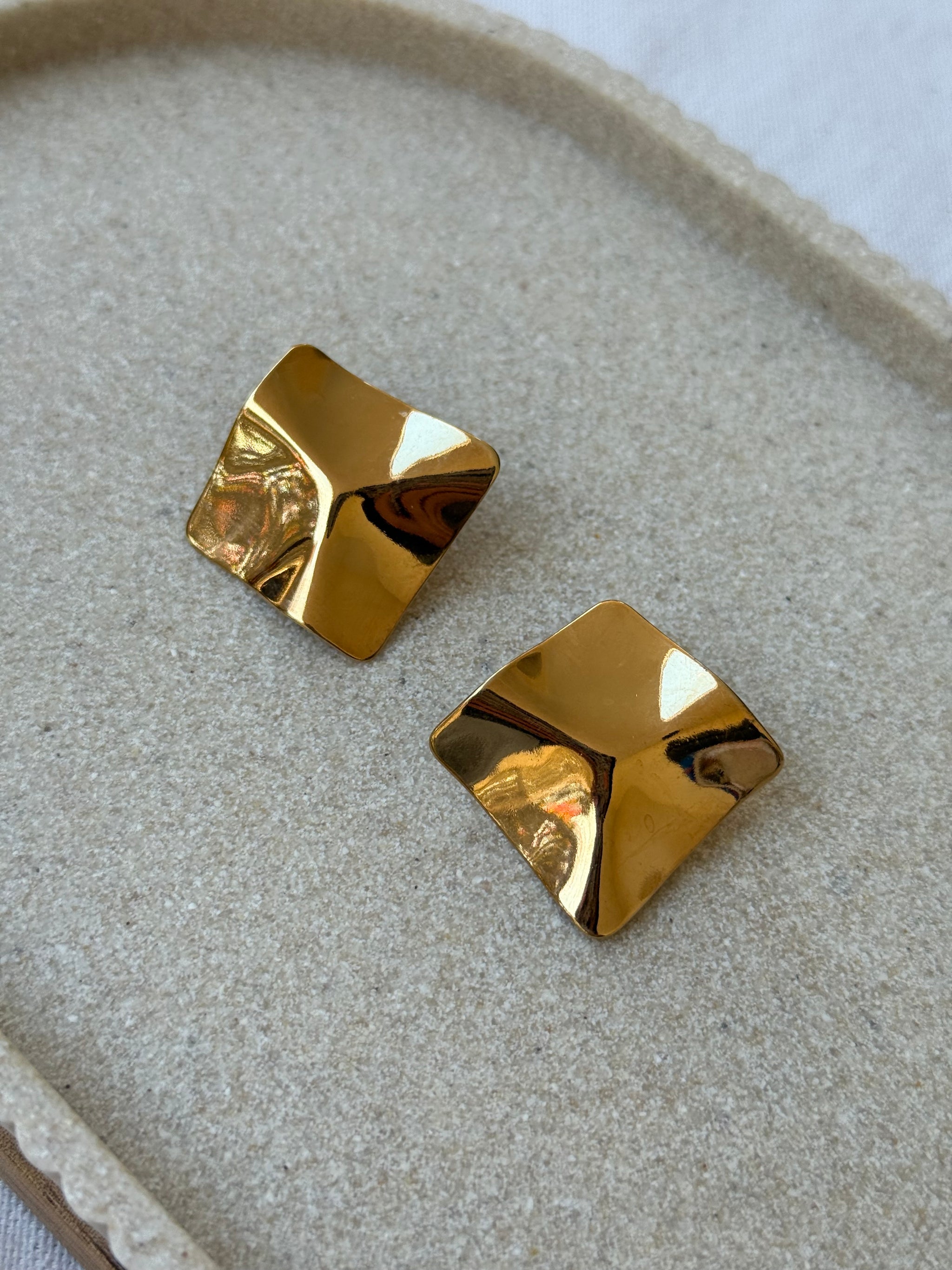 Boucles d’oreilles vintage - Carrés dorés sculptés