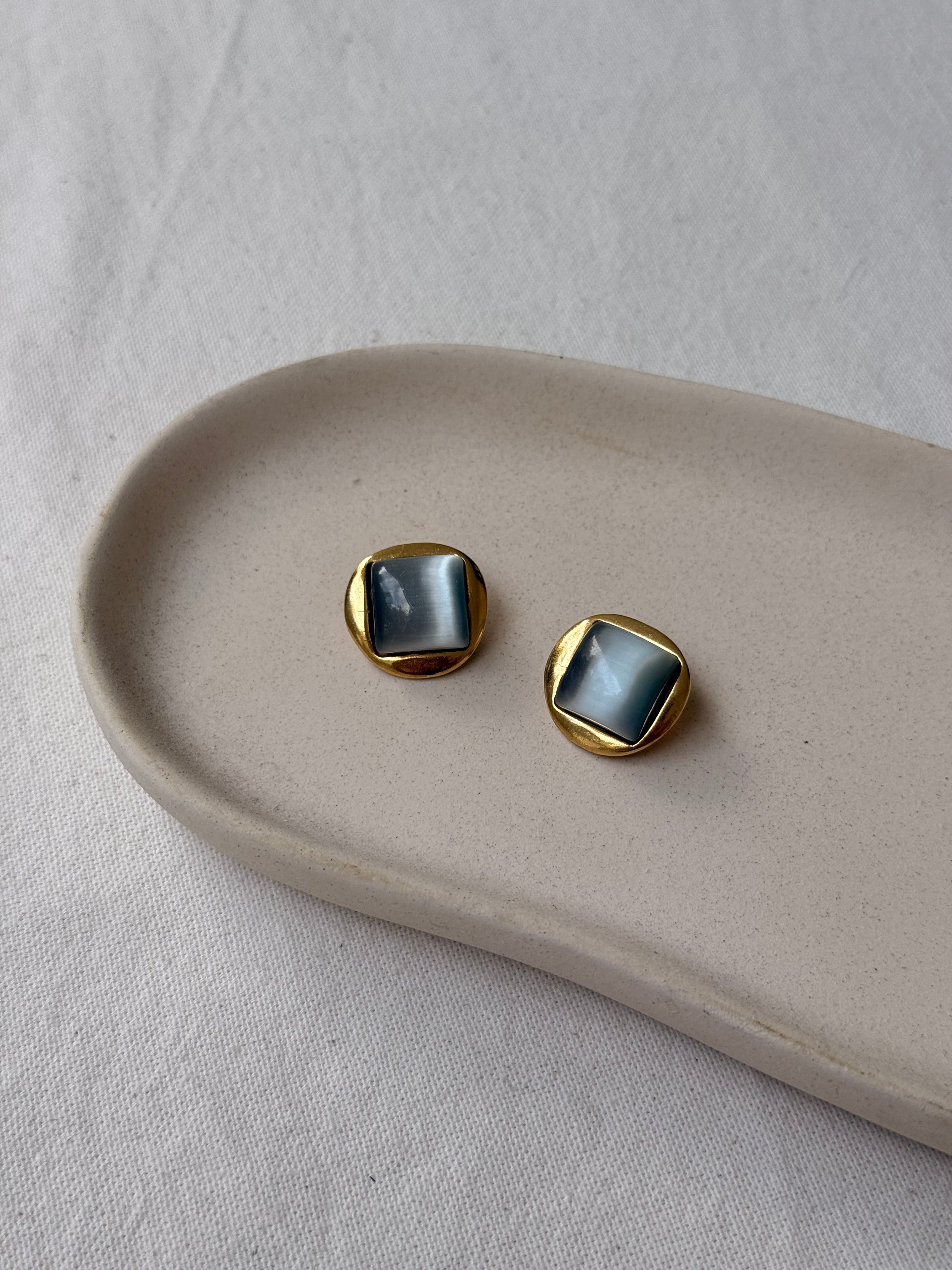 Boucles d’oreilles vintage - Cabochons carrés bleu gris nacré