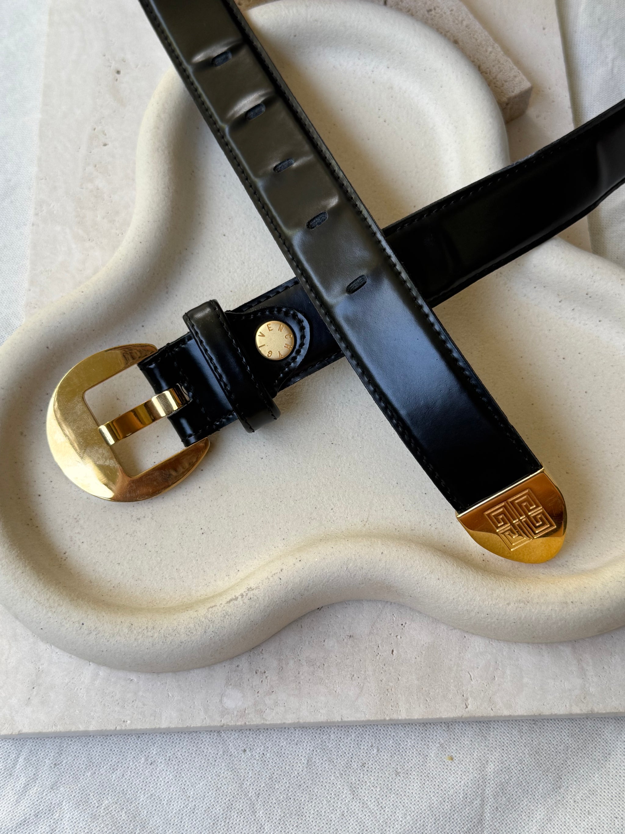 Ceinture Givenchy vintage - Cuir noir et boucle dorée