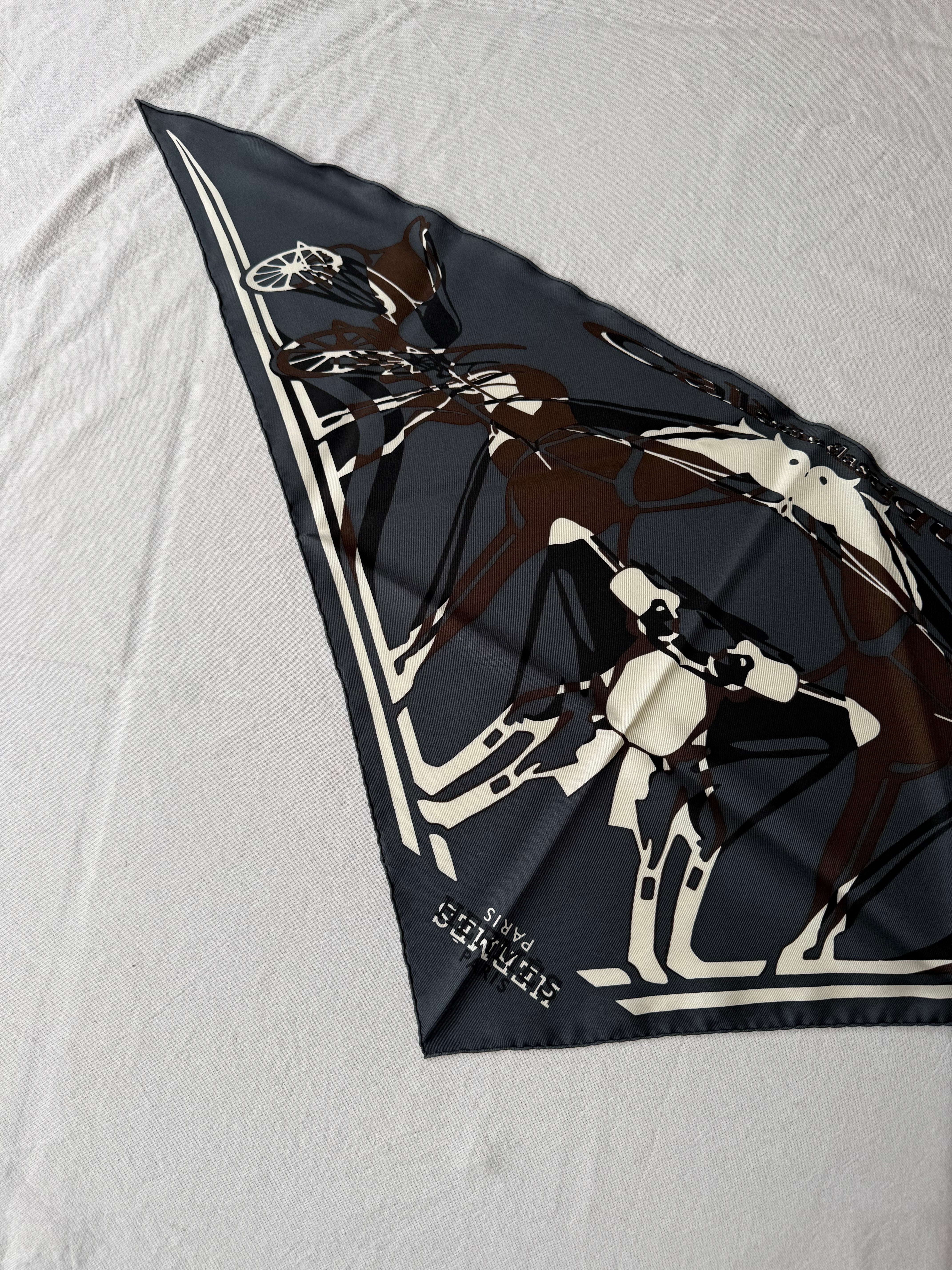 Triangle Hermès – Modèle Calèche Élastique