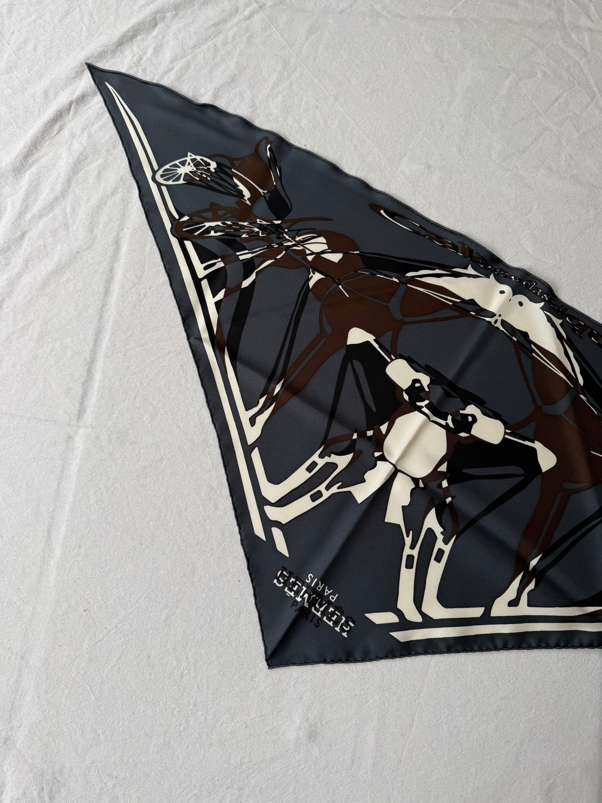 Triangle Hermès – Modèle Calèche Élastique