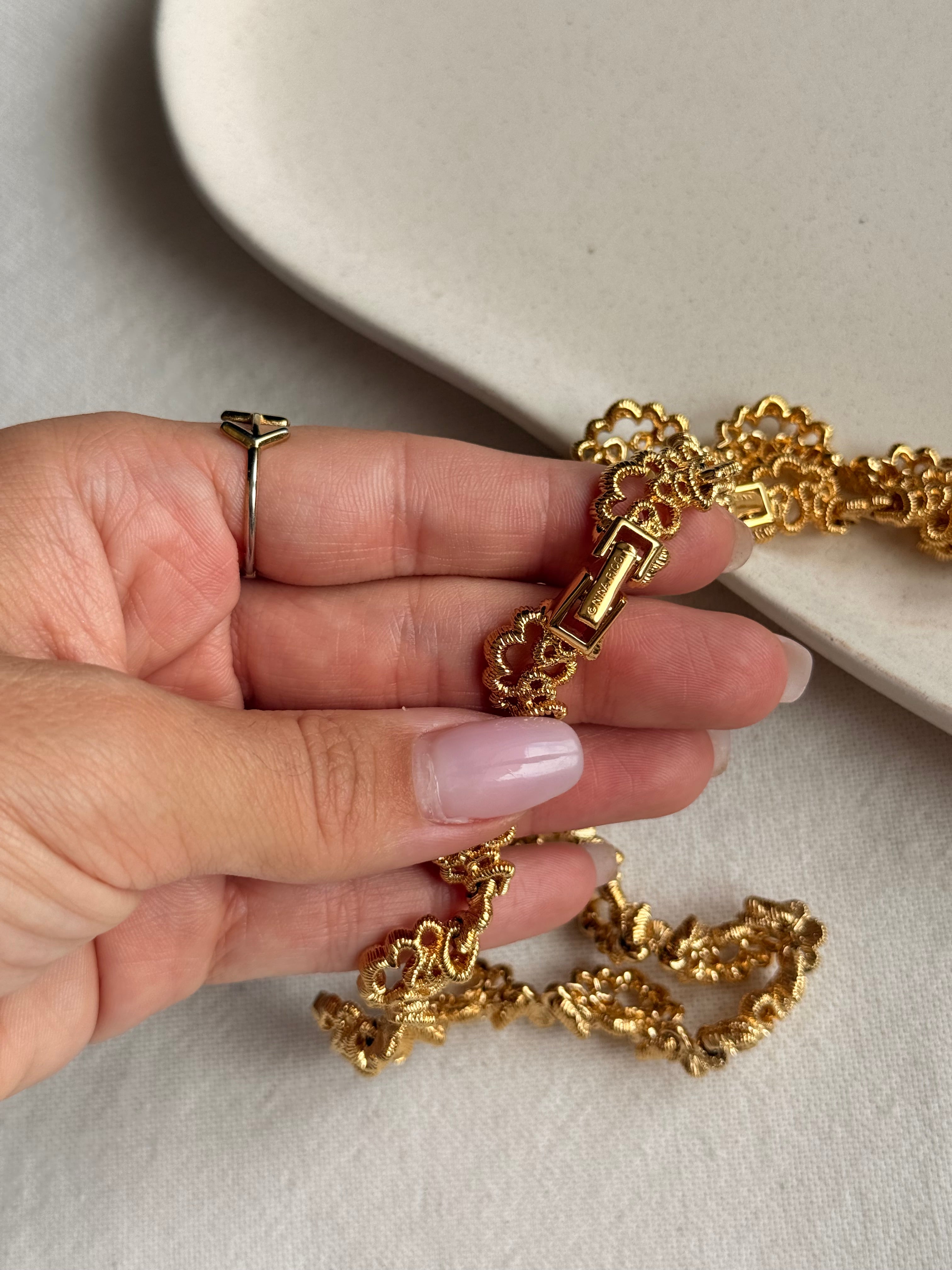 Collier Nina Ricci vintage - Dentelle travaillée dorée