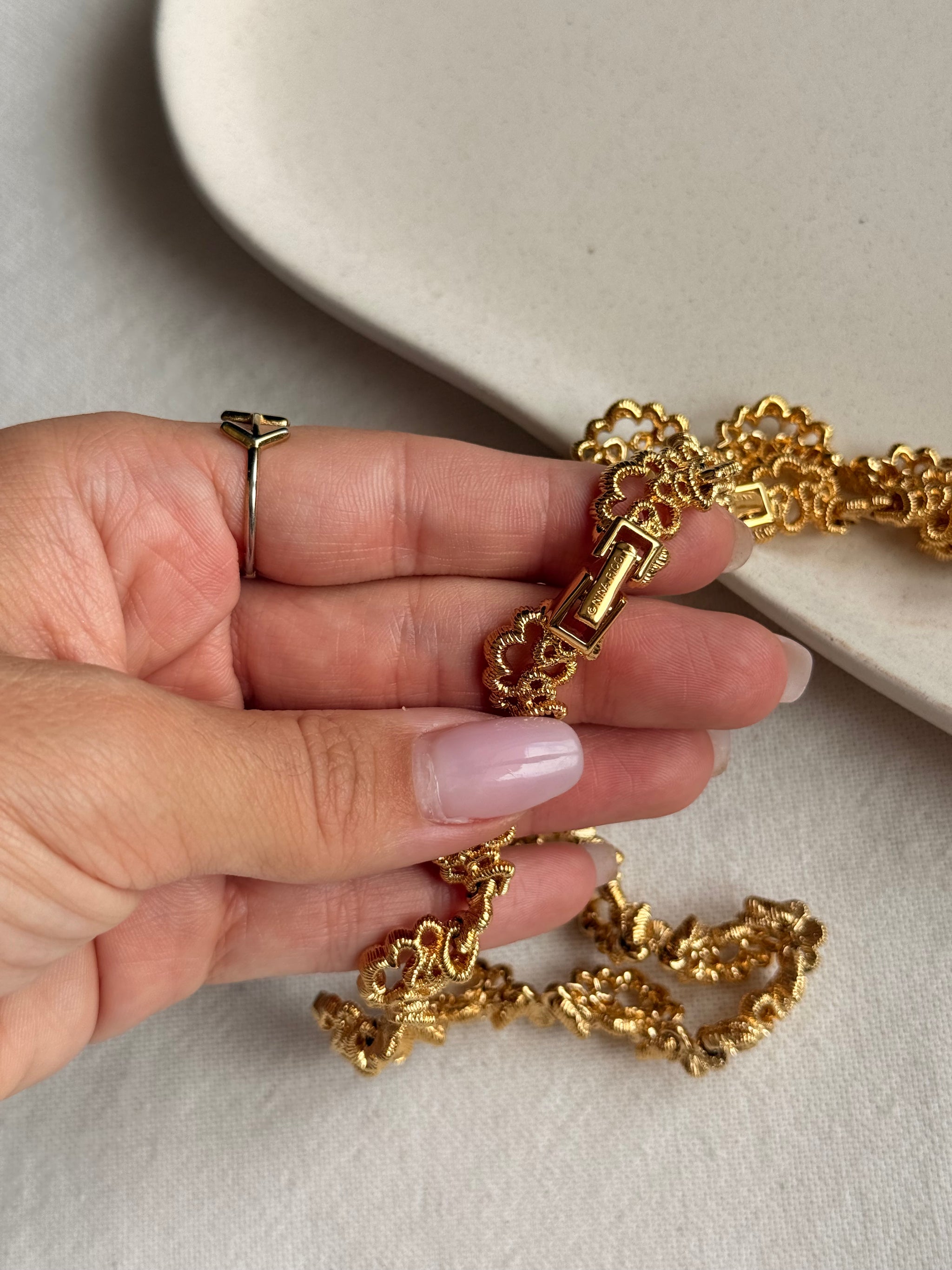 Collier Nina Ricci vintage - Dentelle travaillée dorée