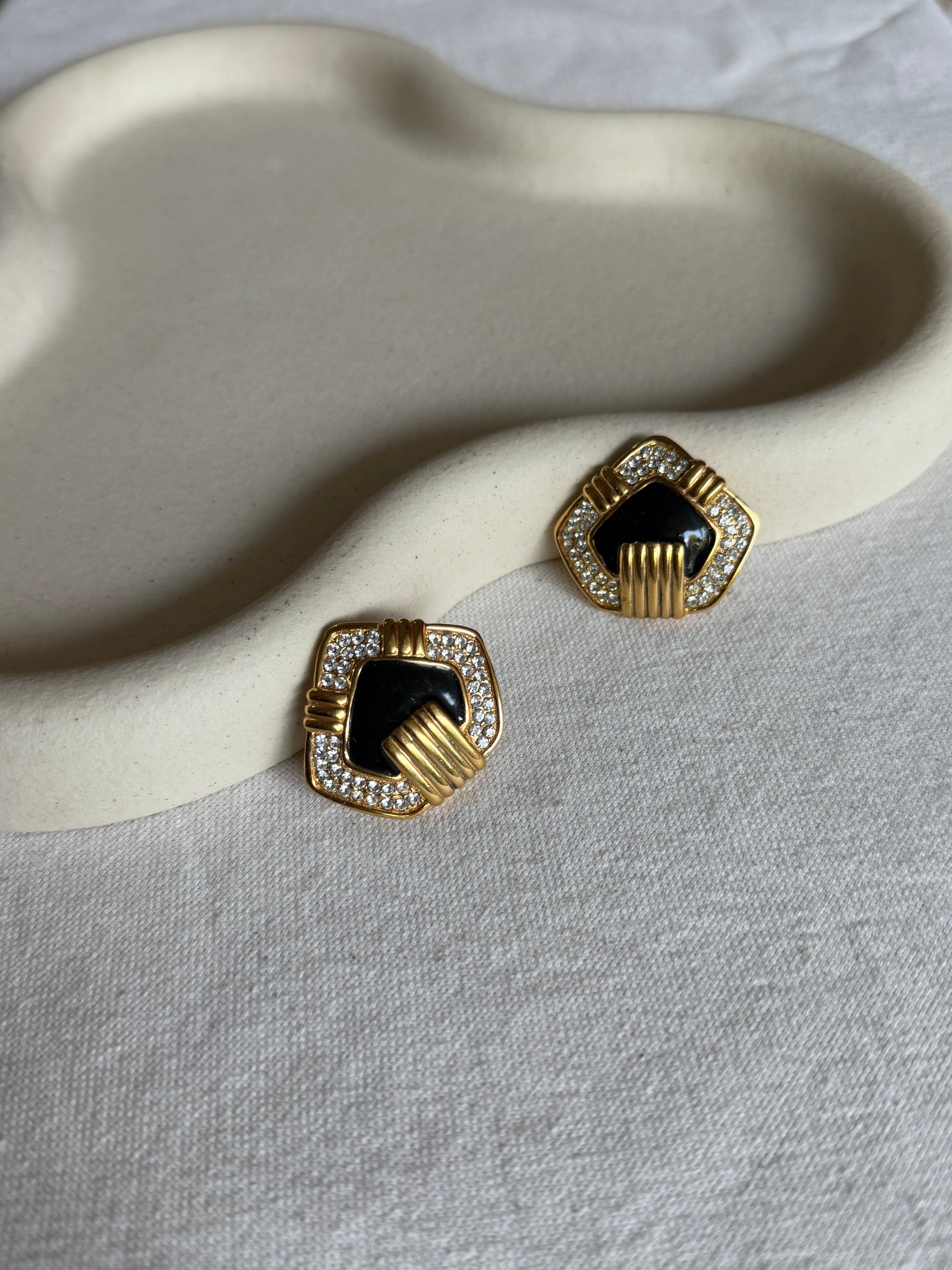 Boucles d’oreilles vintage - Forme géométique émaillées noires