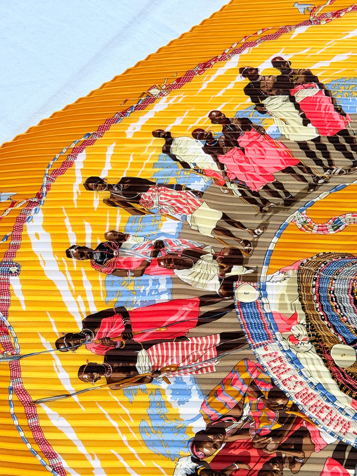 Foulard Hermès plissé – Modèle Perles du Kenya