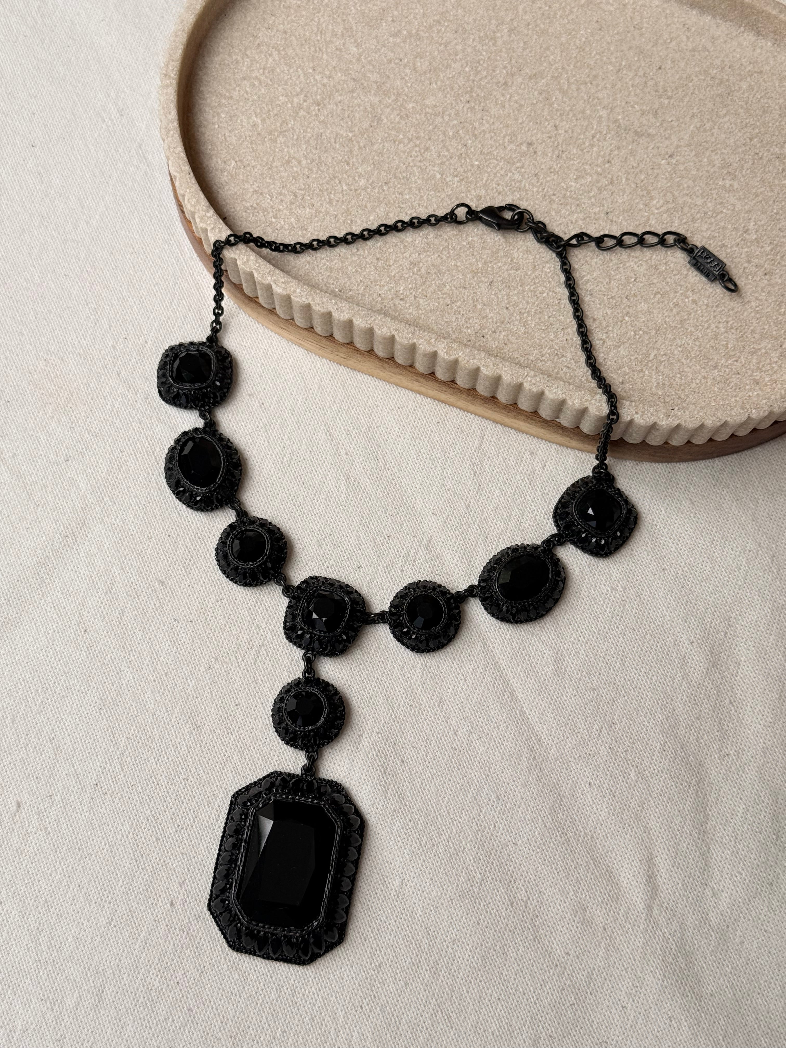 Collier Poggi vintage - Pierres noires et long pendentif