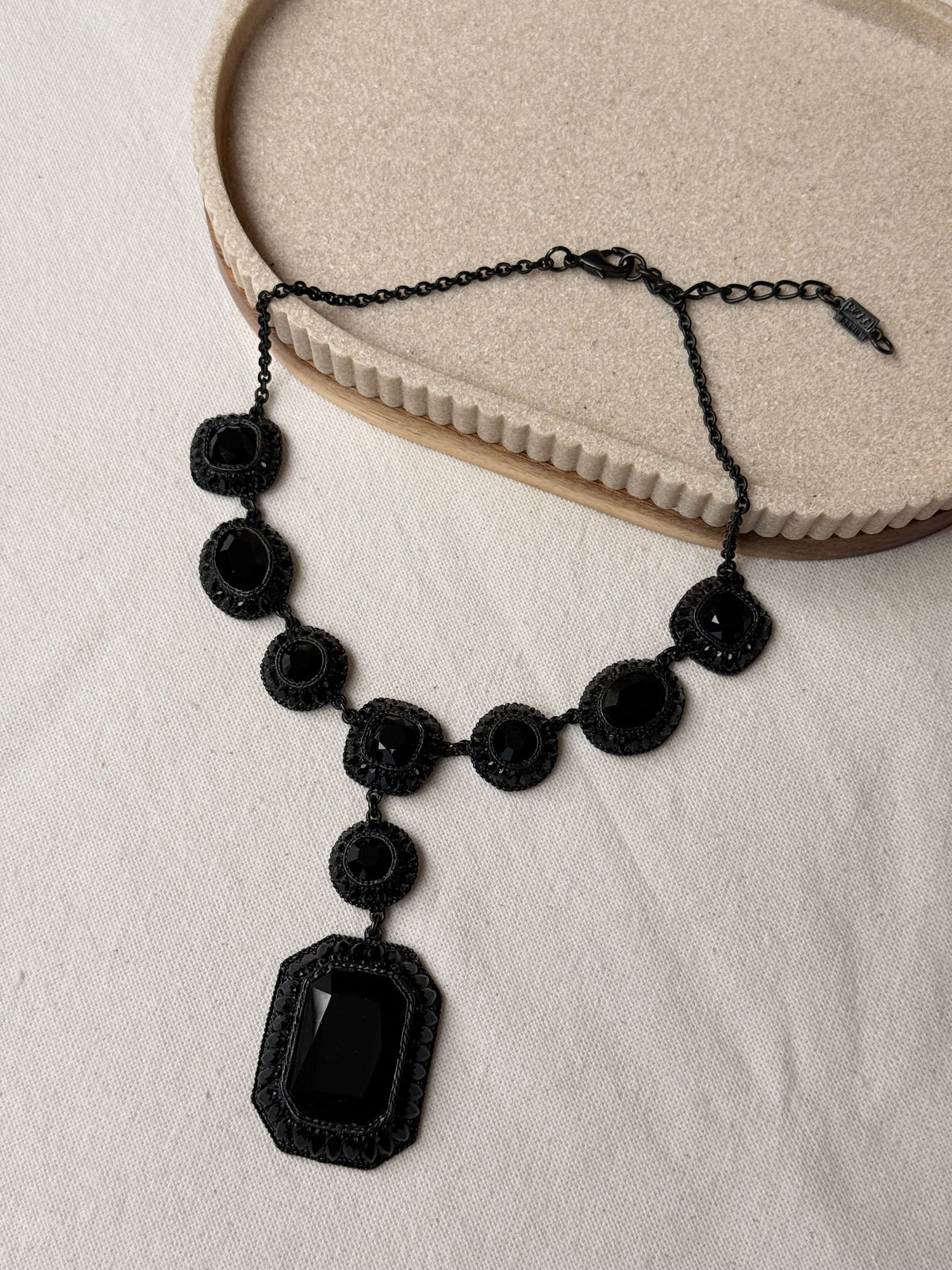 Collier Poggi vintage - Pierres noires et long pendentif