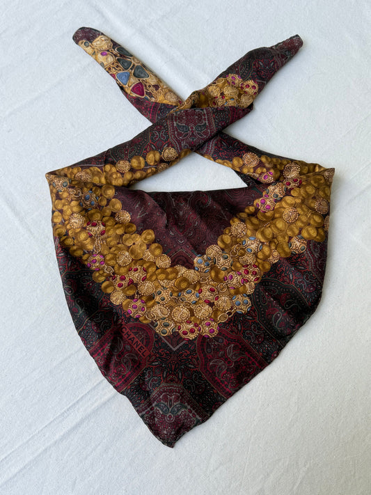 Foulard Chanel – Motif cachemire et bijouteries