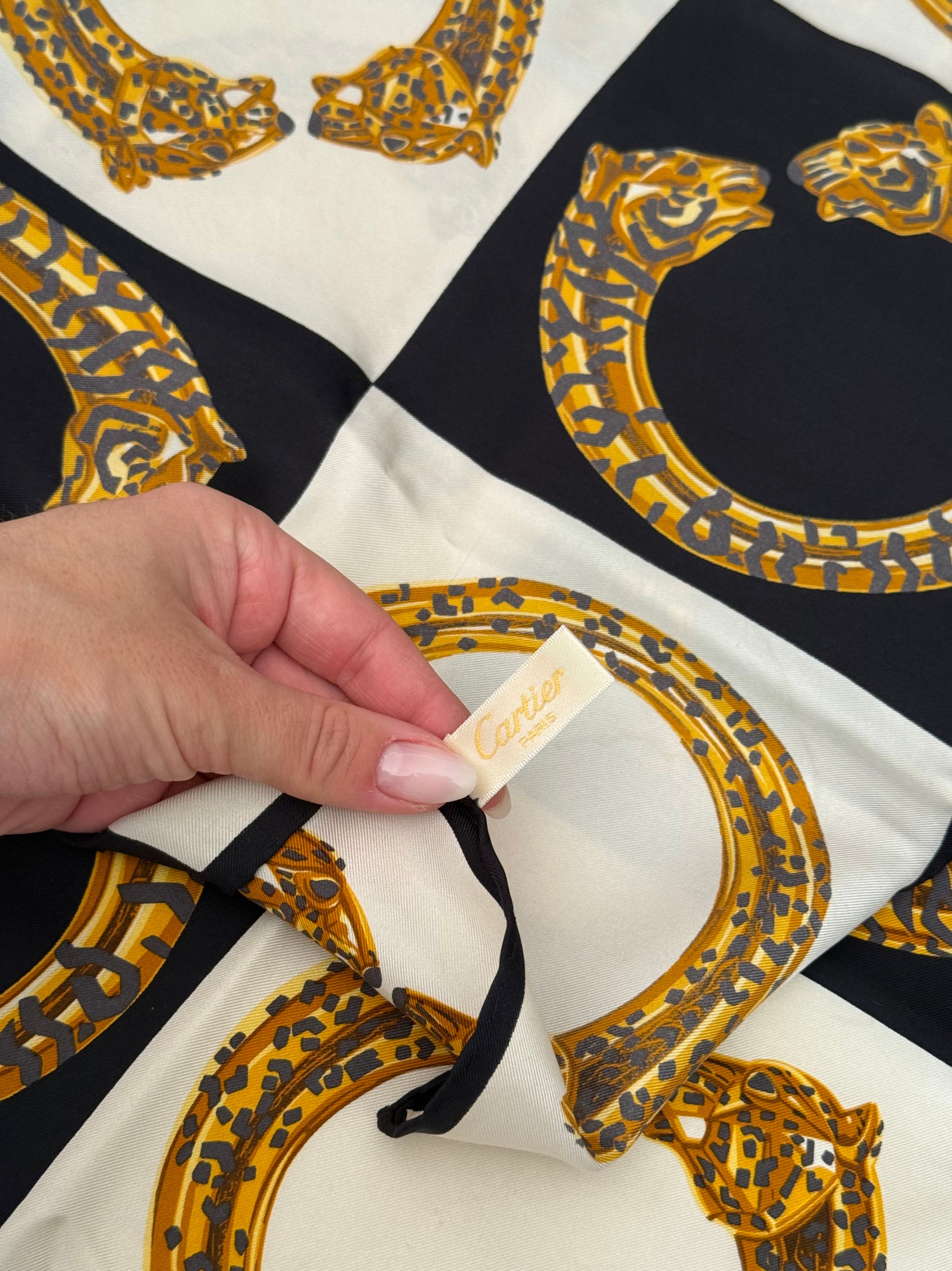 Foulard Cartier – Modèle noir et panthères