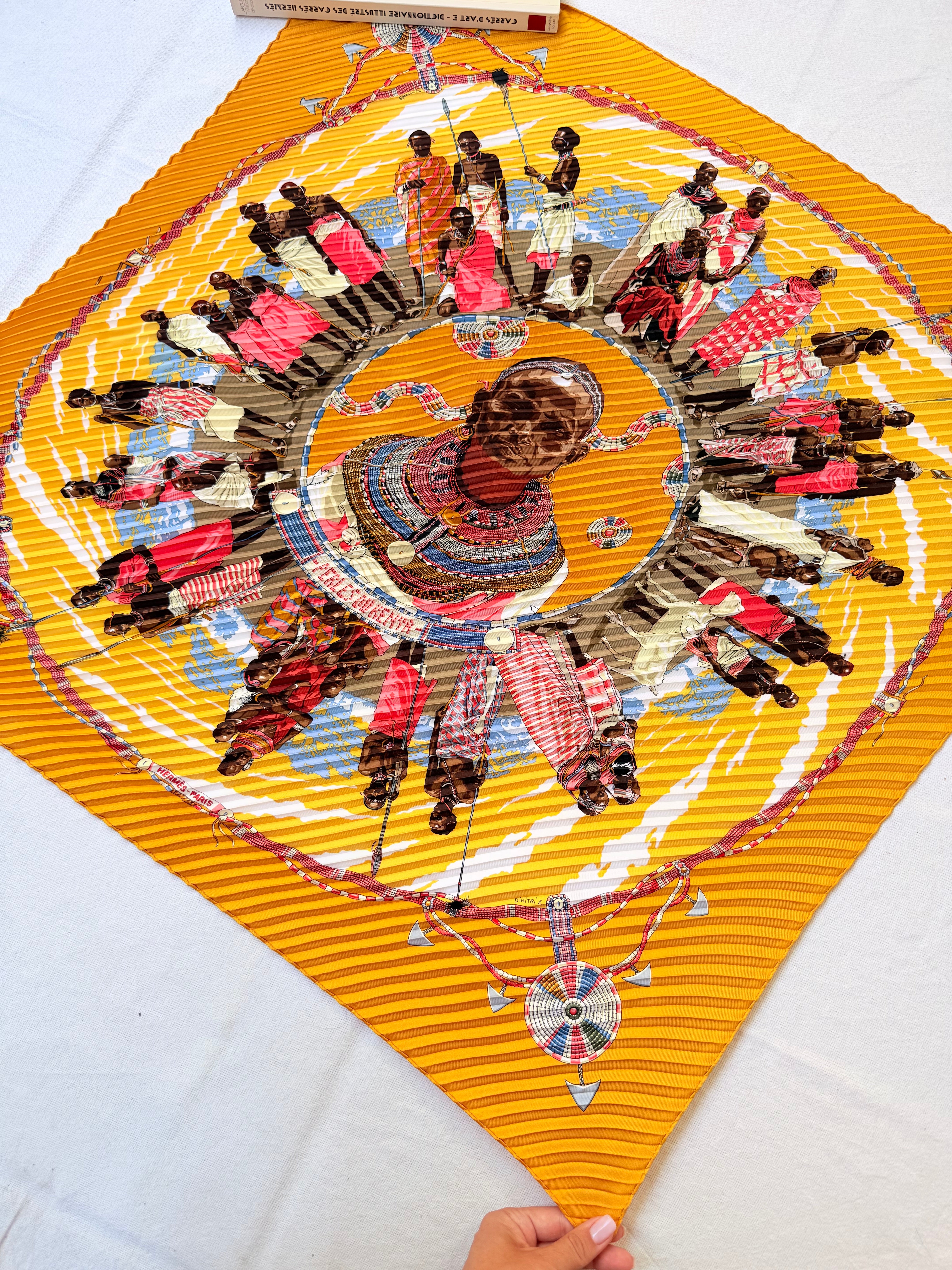 Foulard Hermès plissé – Modèle Perles du Kenya