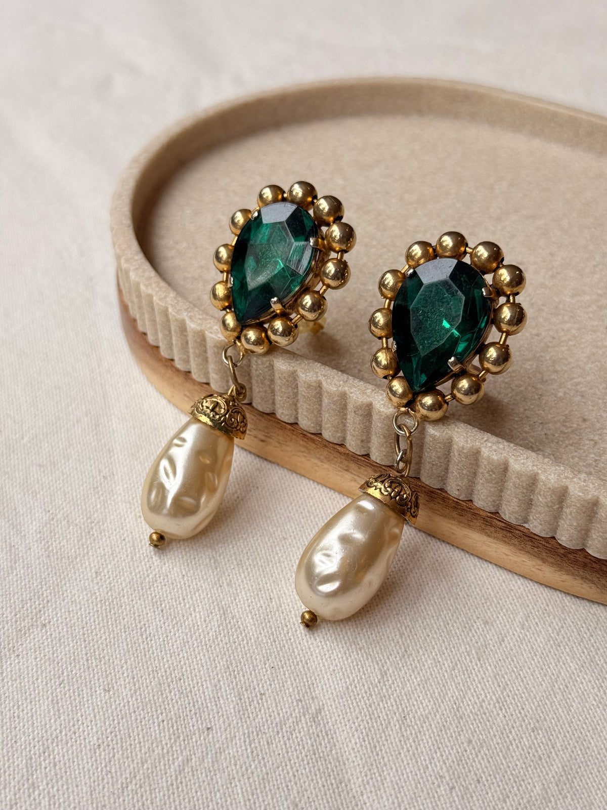 Boucles d’oreilles vintage - Pierres vert émeraude et perles nacrées